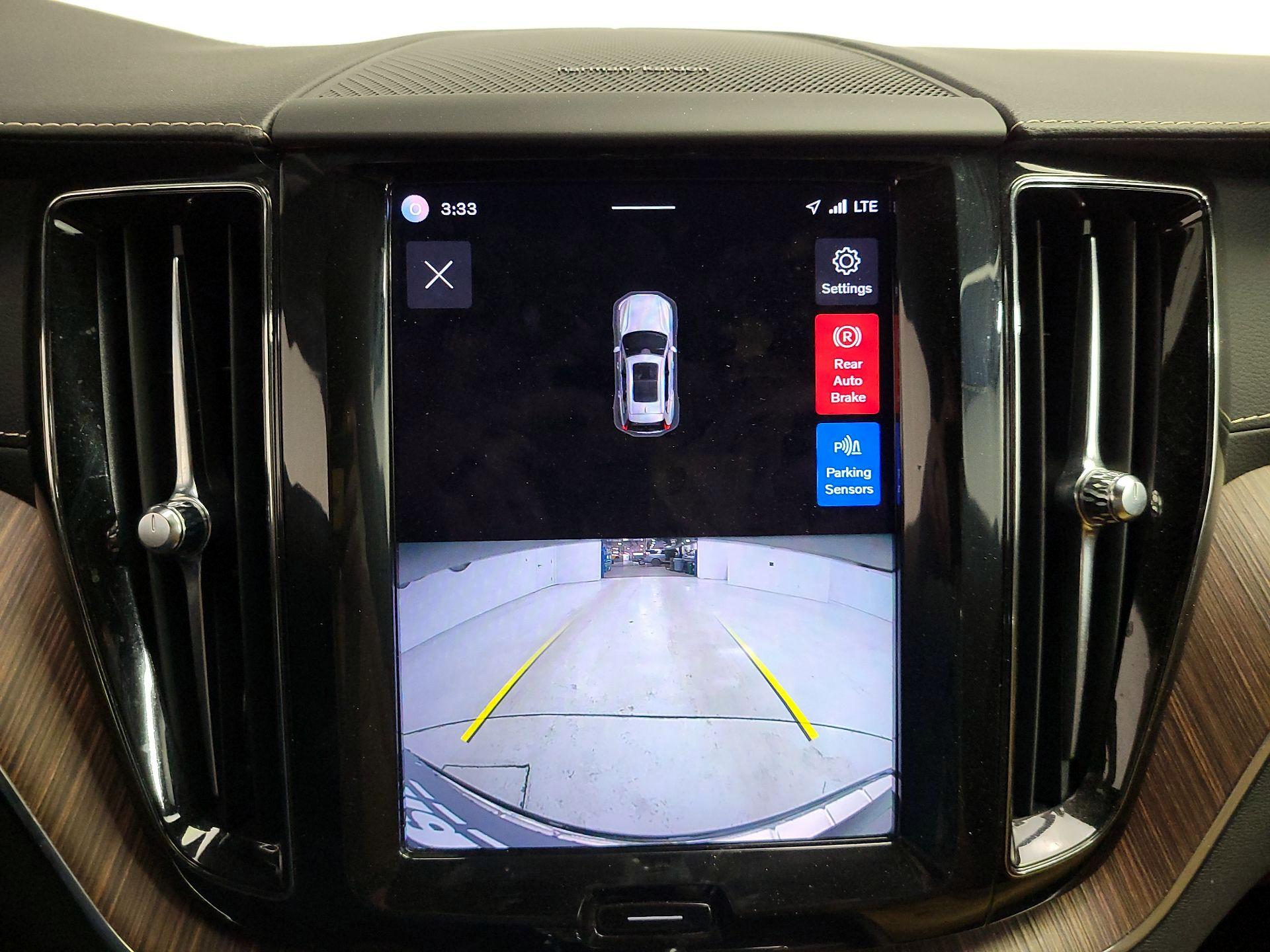 Thumbnail: 2022 Volvo XC60 - 14