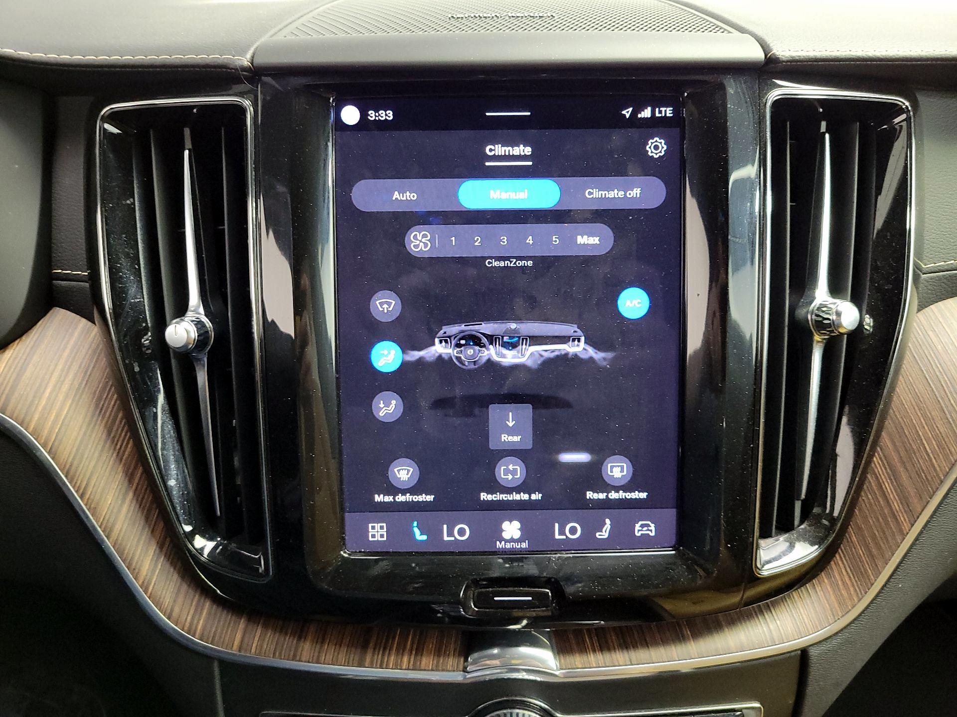 Thumbnail: 2022 Volvo XC60 - 16