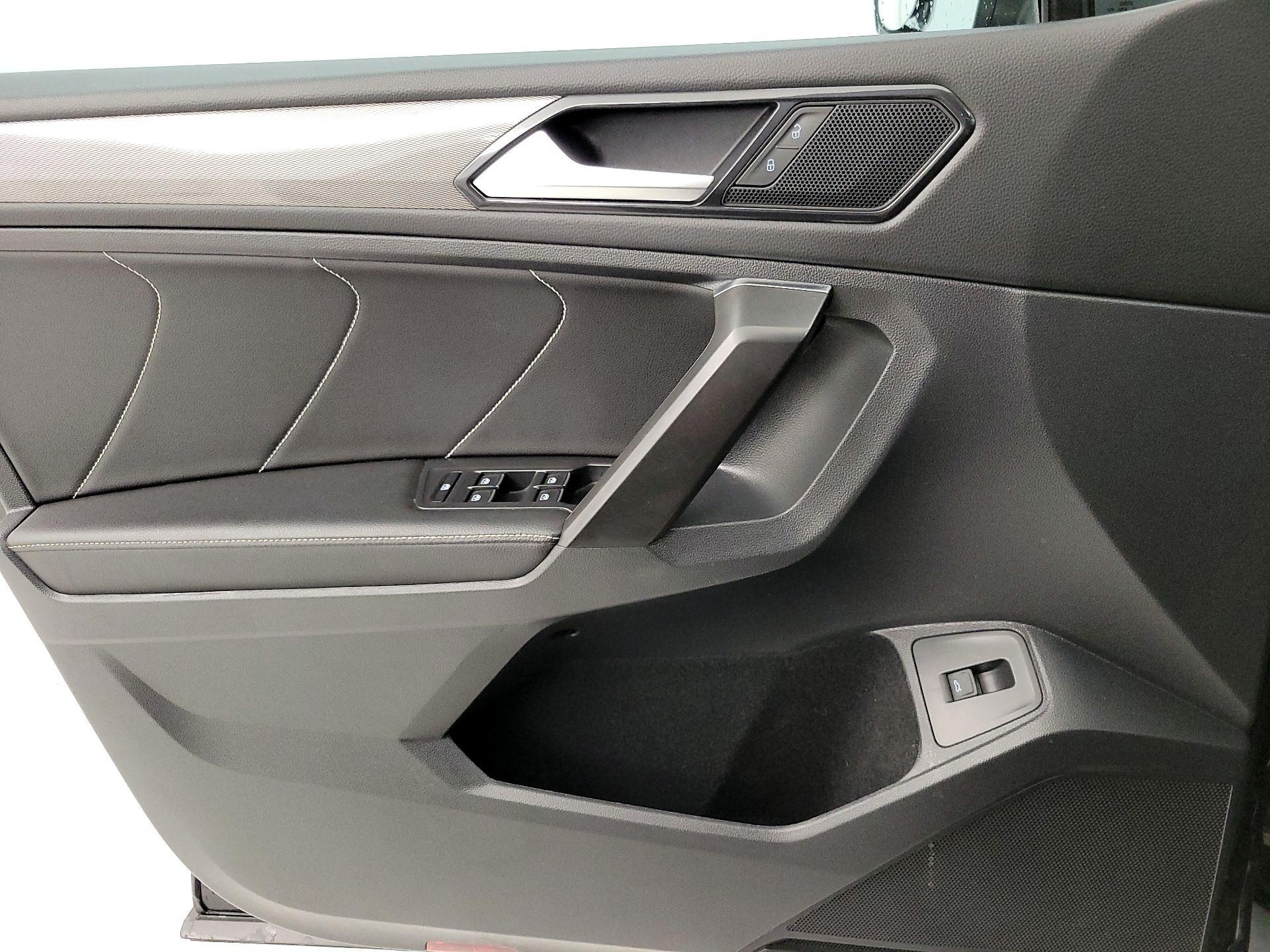 Thumbnail: 2022 Volkswagen Tiguan - 12