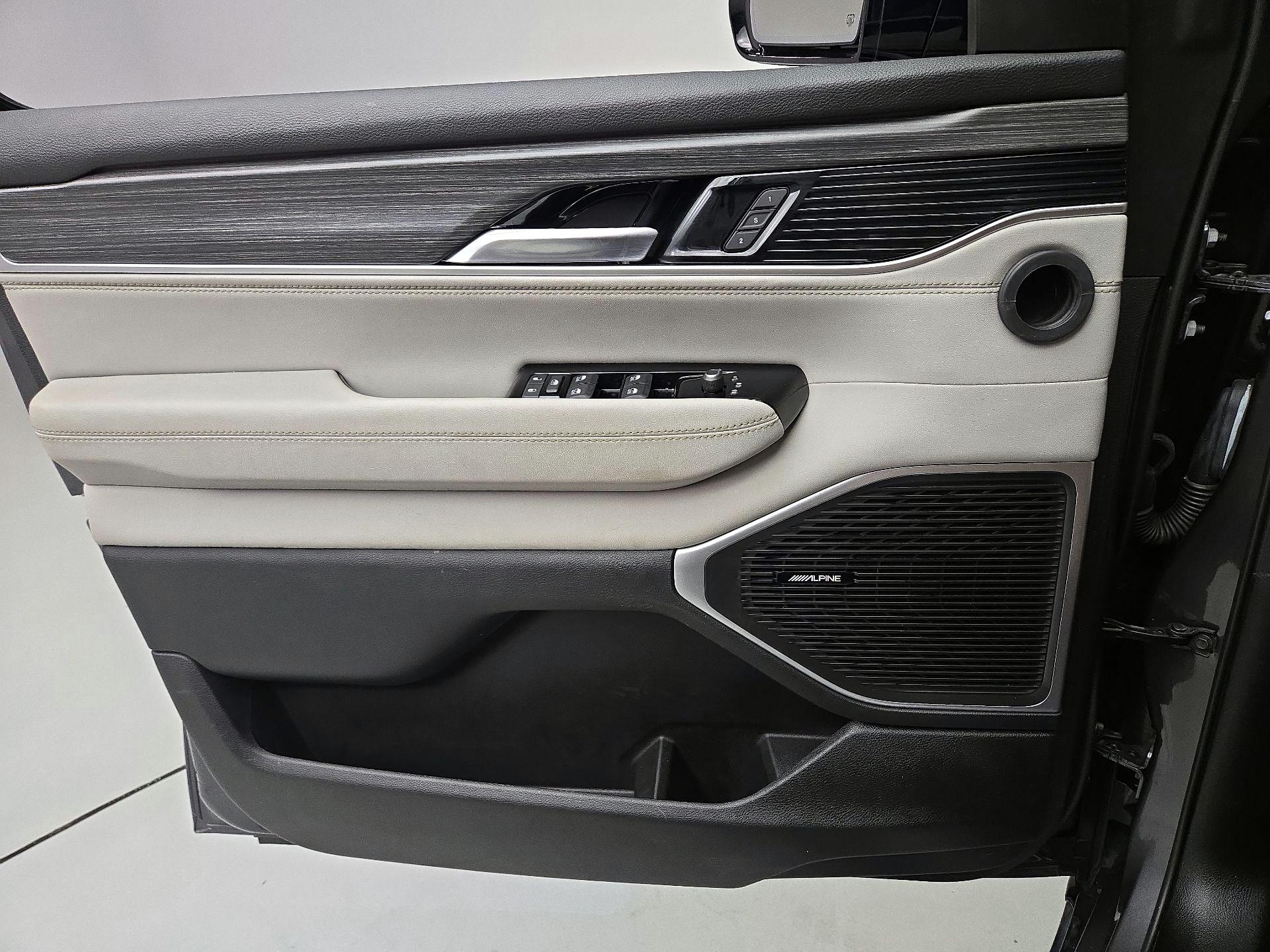 Thumbnail: 2023 Jeep Wagoneer - 12