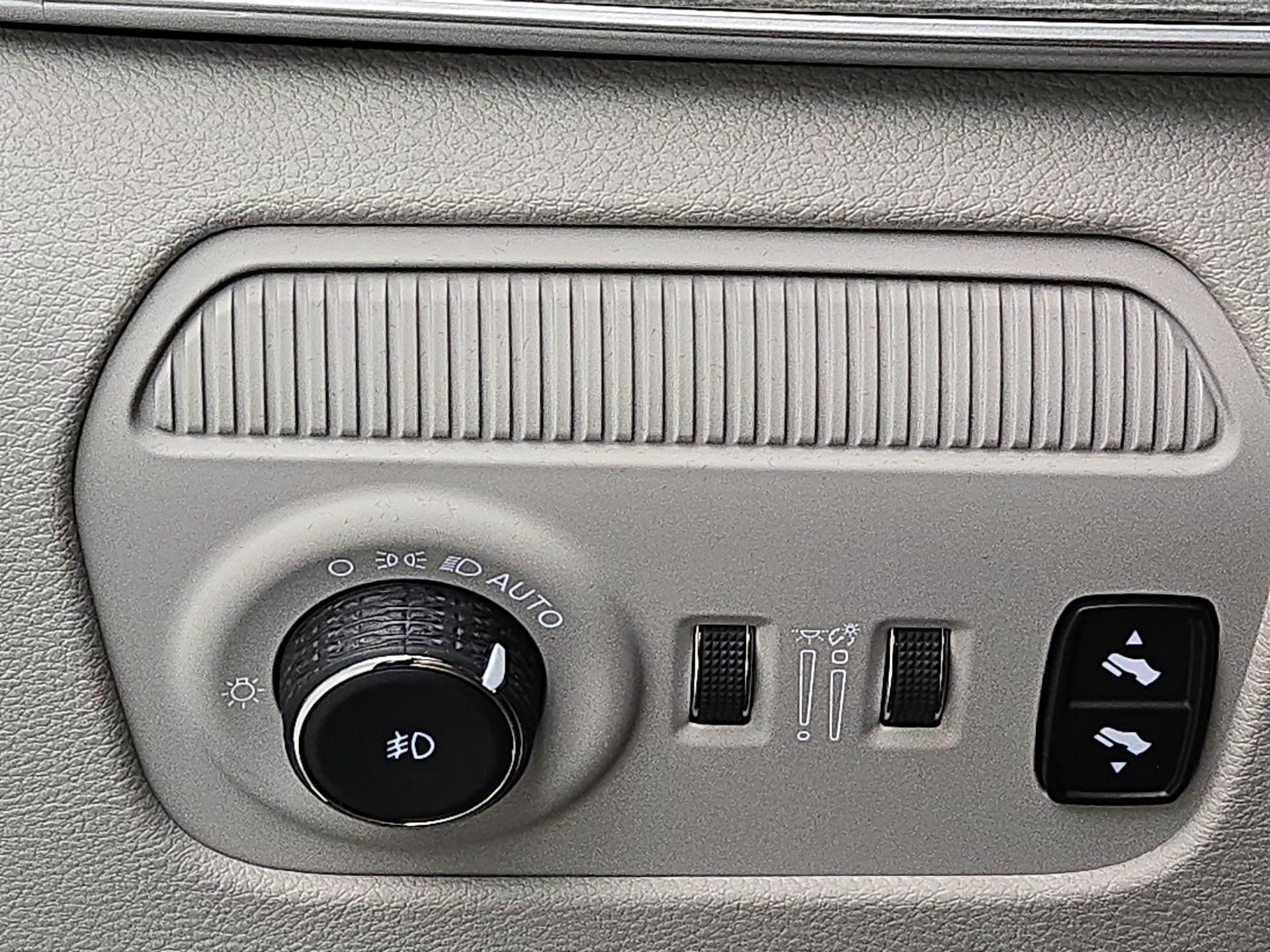 Thumbnail: 2023 Jeep Wagoneer - 13