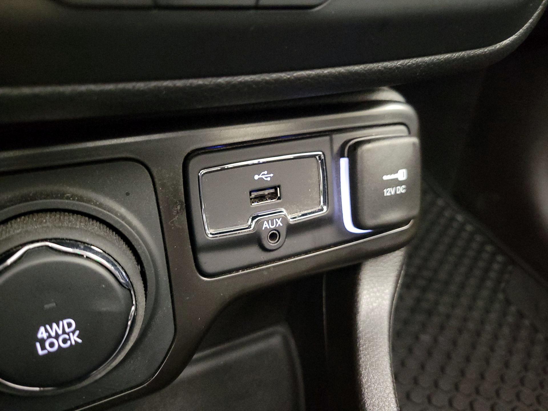 Thumbnail: 2023 Jeep Renegade - 19