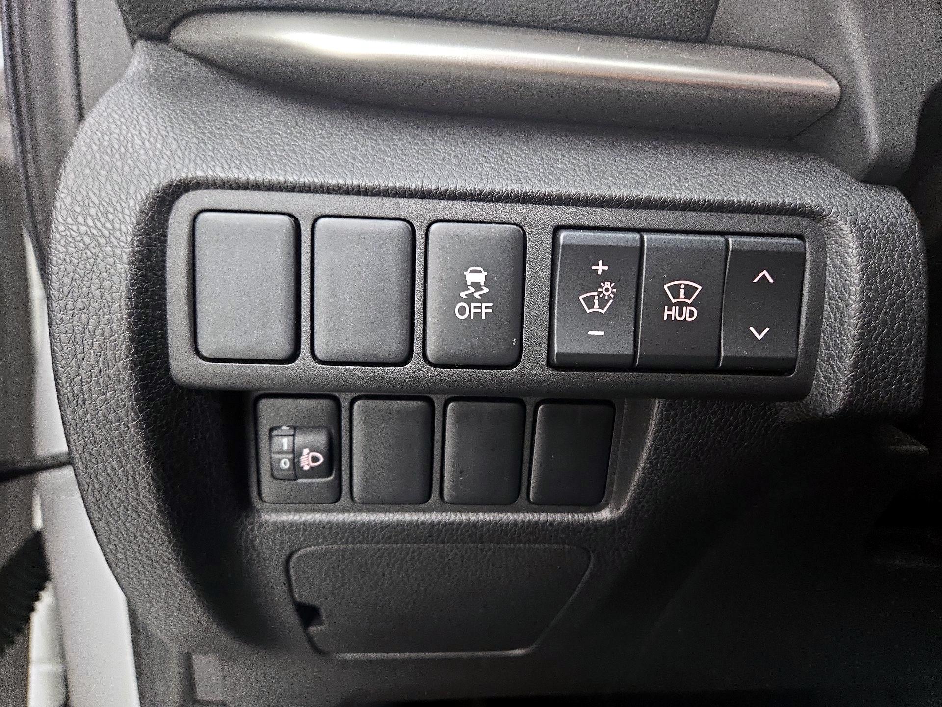 Thumbnail: 2018 Mitsubishi Eclipse Cross - 13