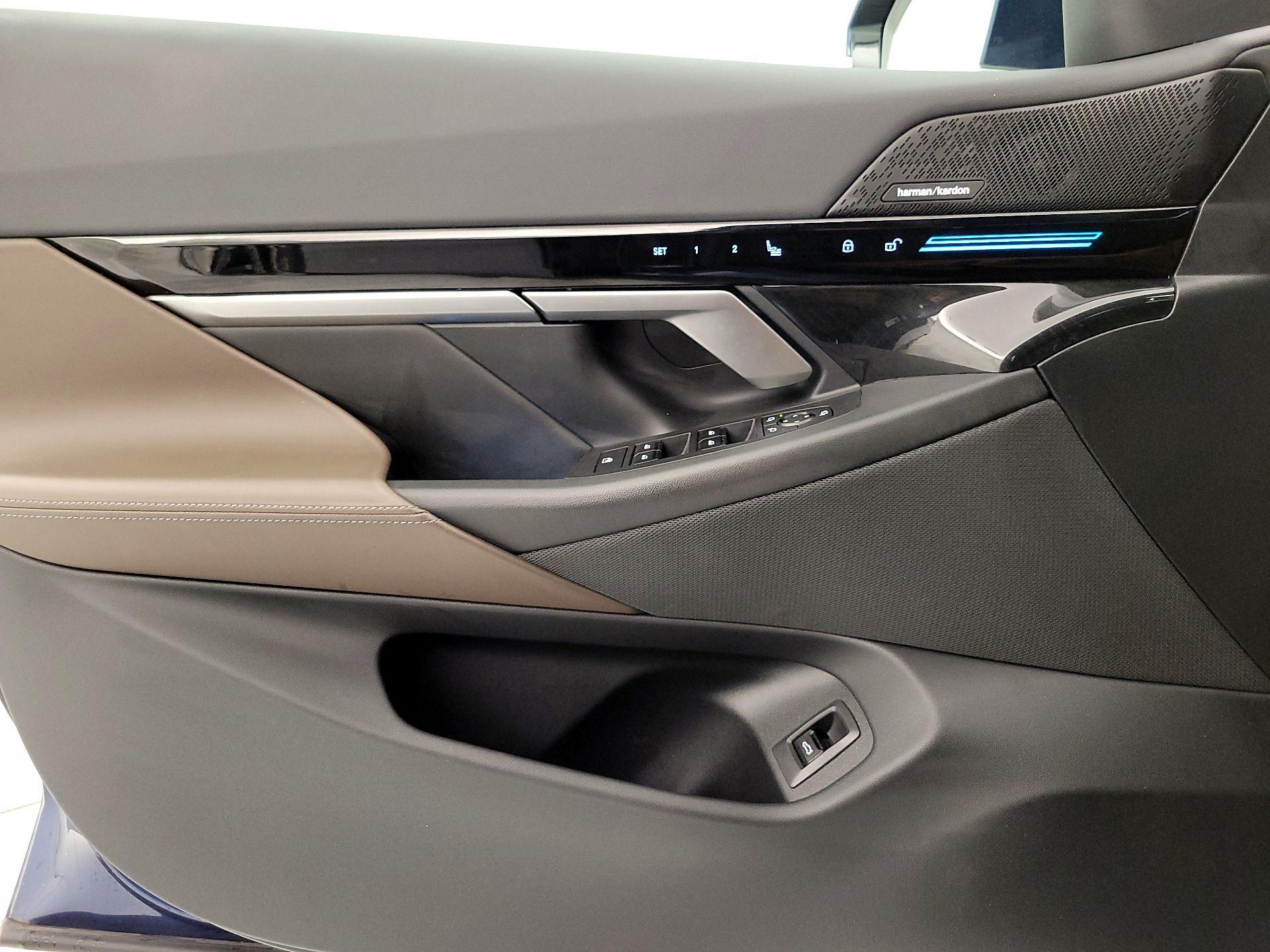 Thumbnail: 2025 BMW 5 Series - 12