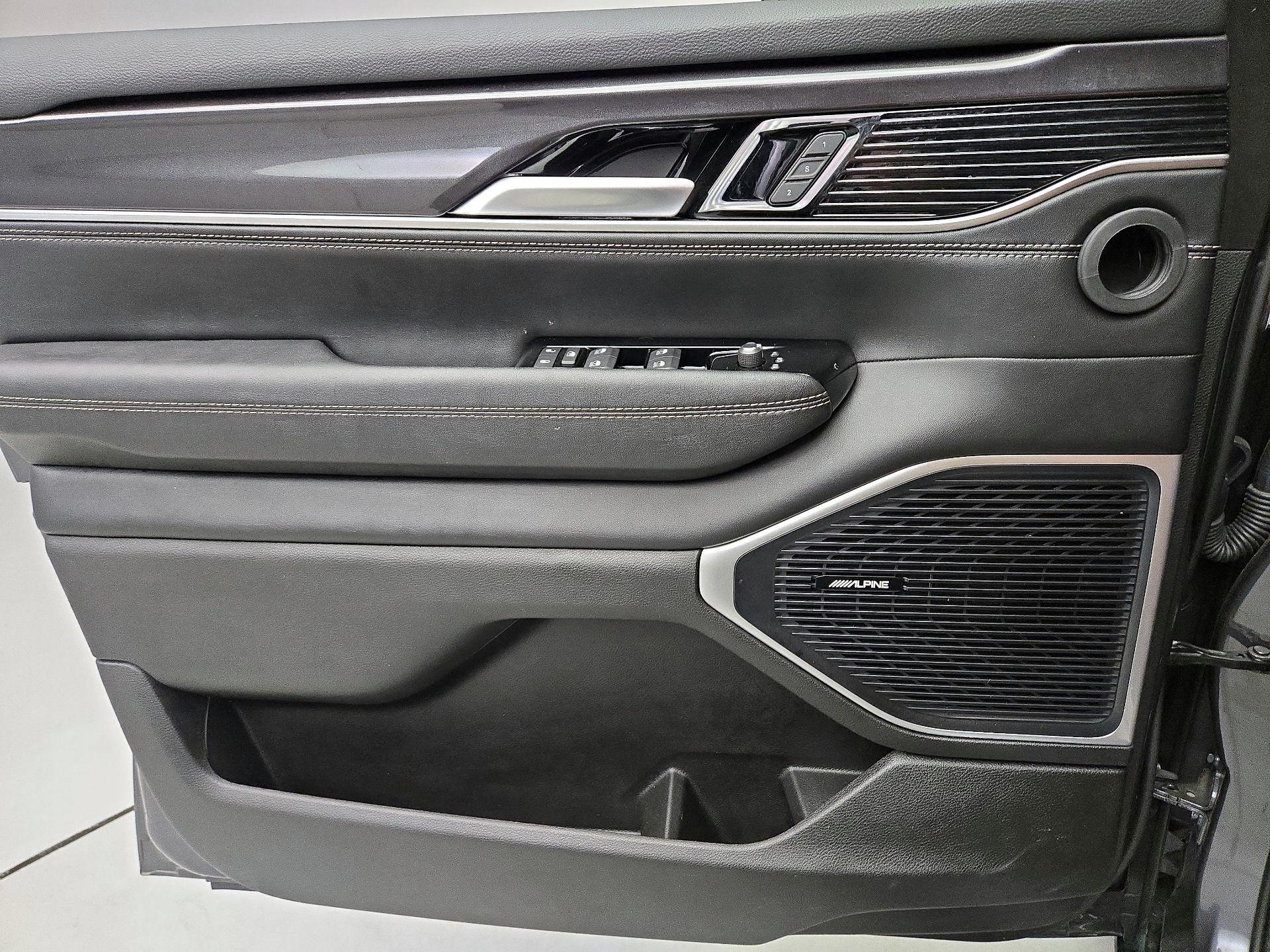 Thumbnail: 2024 Jeep Wagoneer - 12