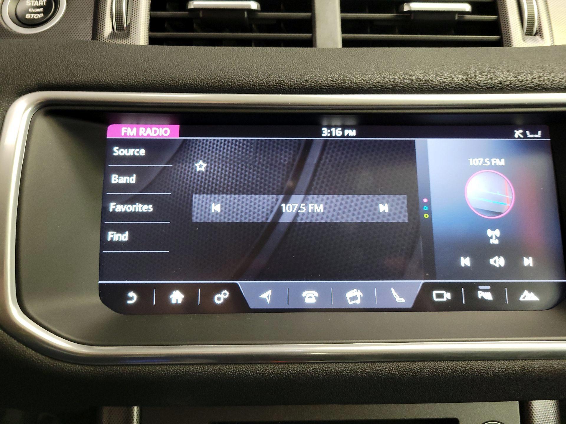 Thumbnail: 2019 Land Rover Range Rover Evoque - 16