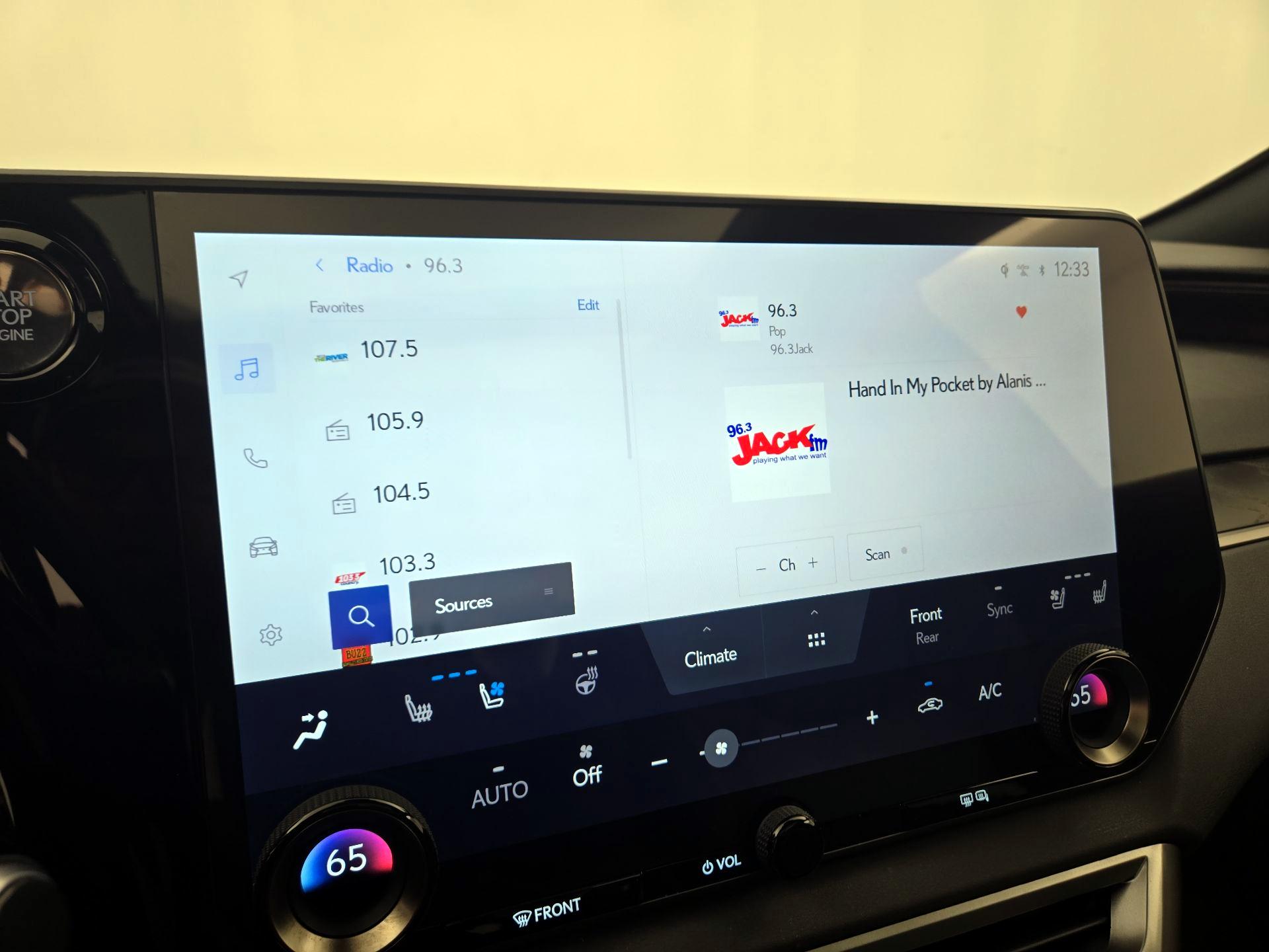 Thumbnail: 2023 Lexus RX - 15