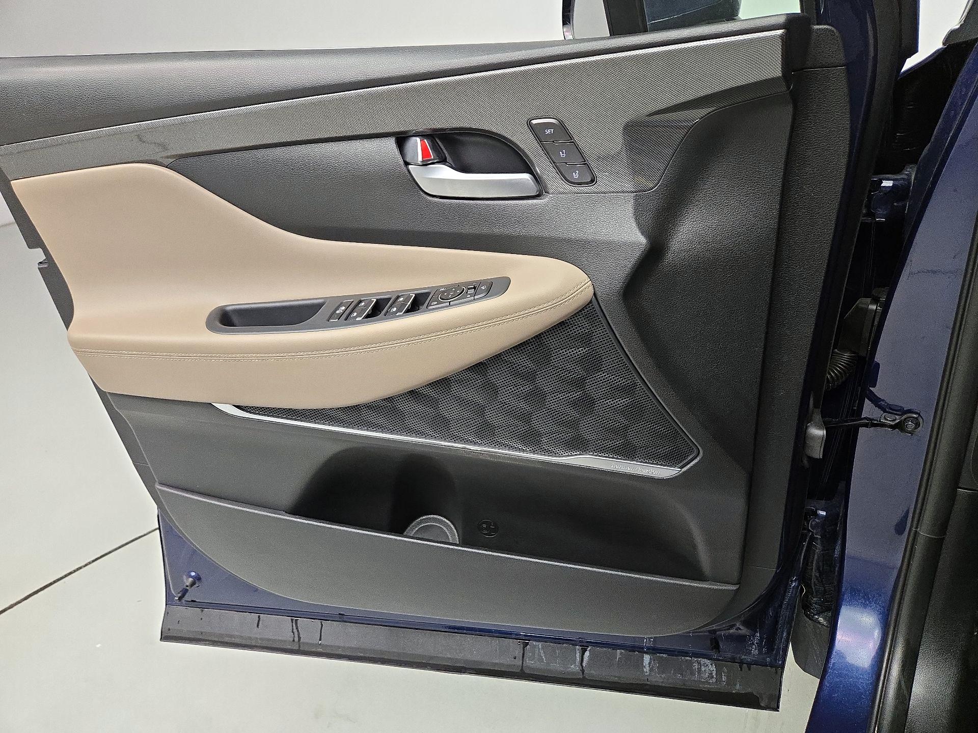 Thumbnail: 2023 Hyundai Santa Fe - 12