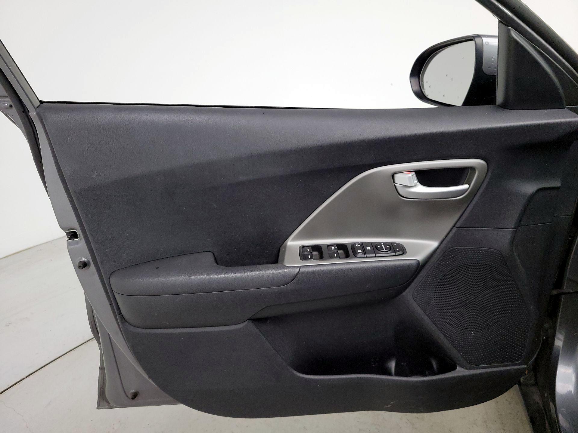 Thumbnail: 2018 Kia Niro - 12