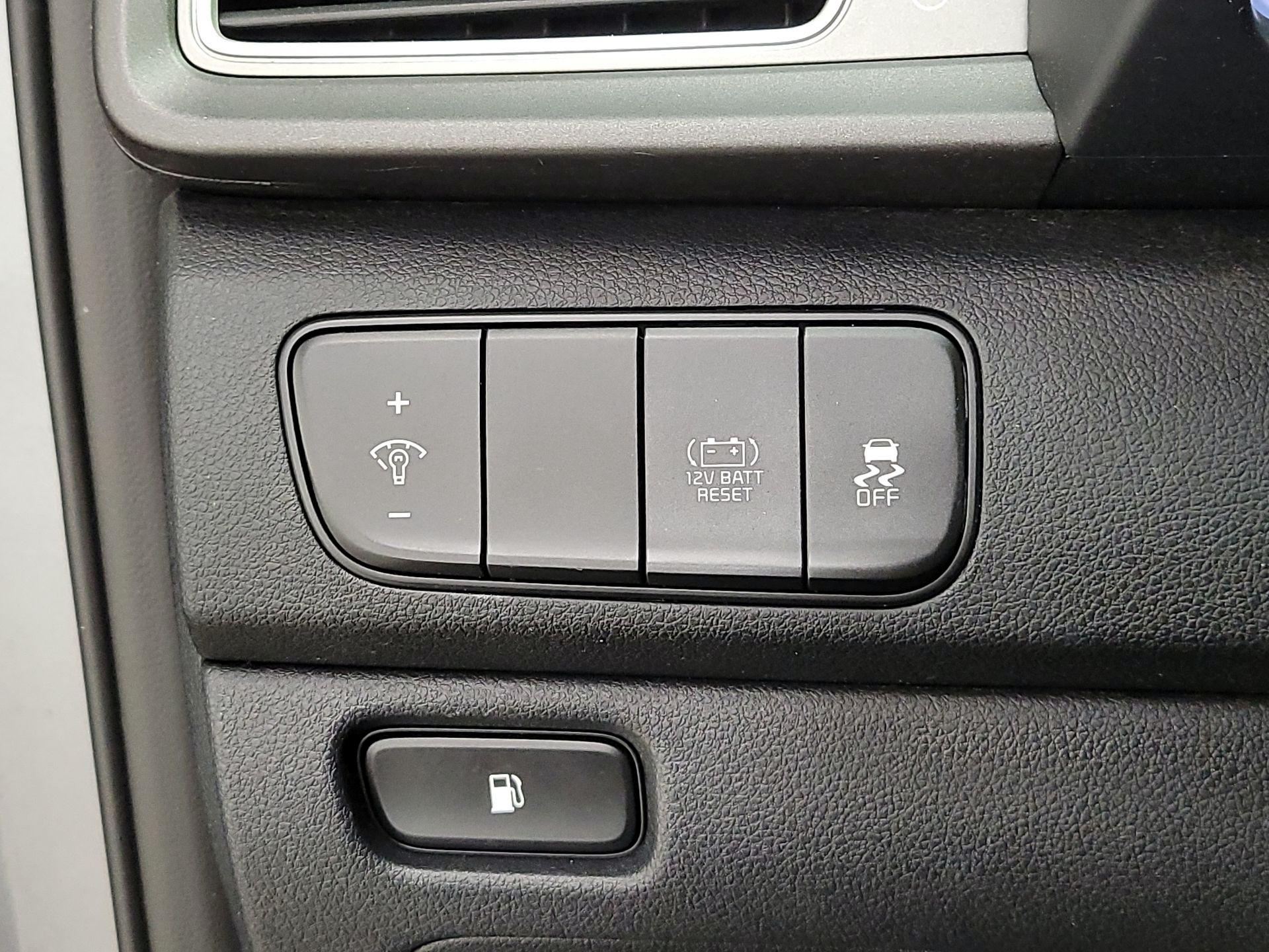 Thumbnail: 2018 Kia Niro - 13