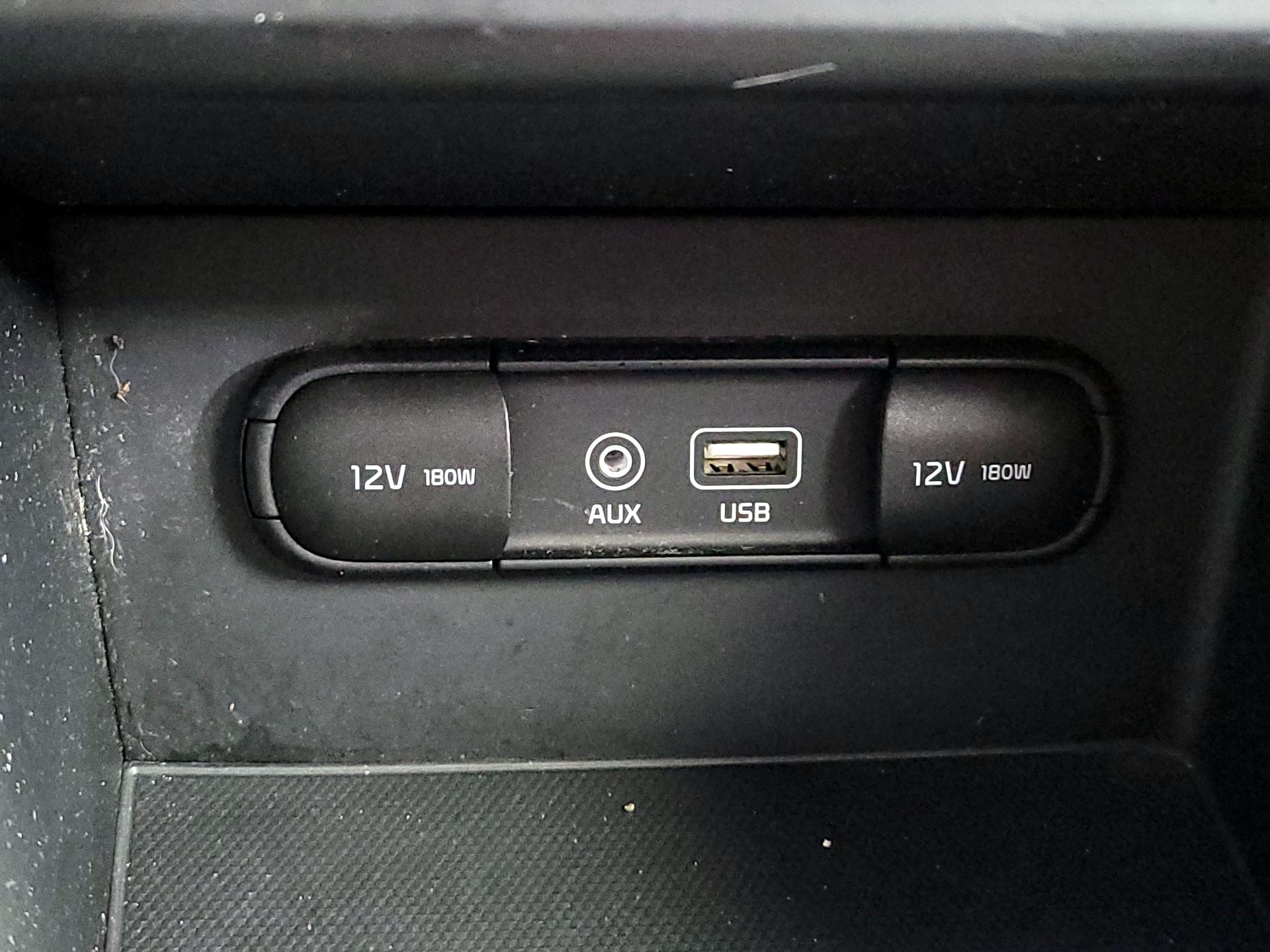 Thumbnail: 2018 Kia Niro - 18