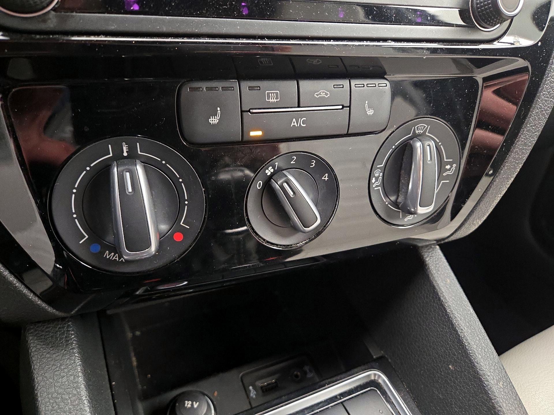 Thumbnail: 2016 Volkswagen Jetta - 17