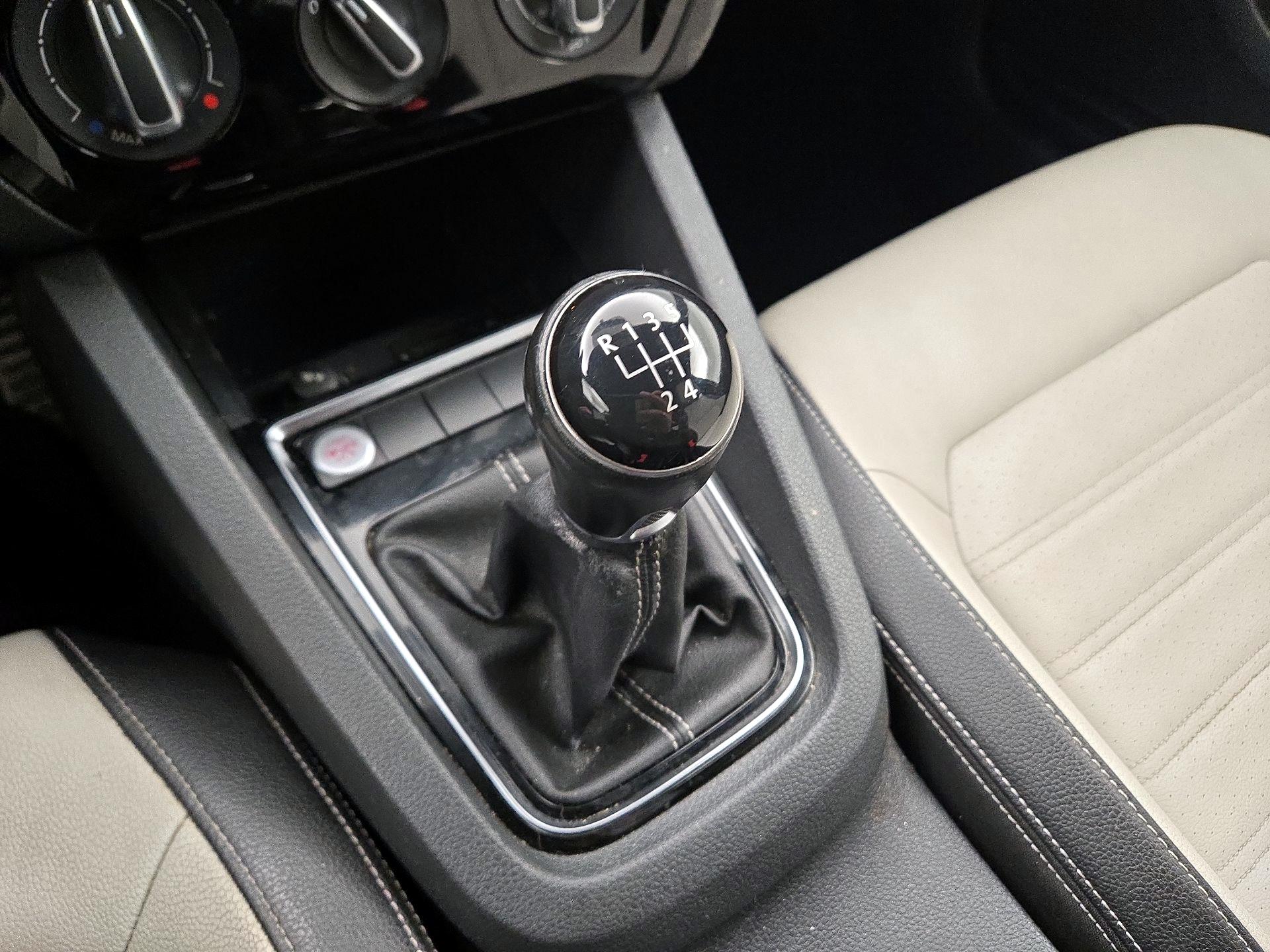 Thumbnail: 2016 Volkswagen Jetta - 18