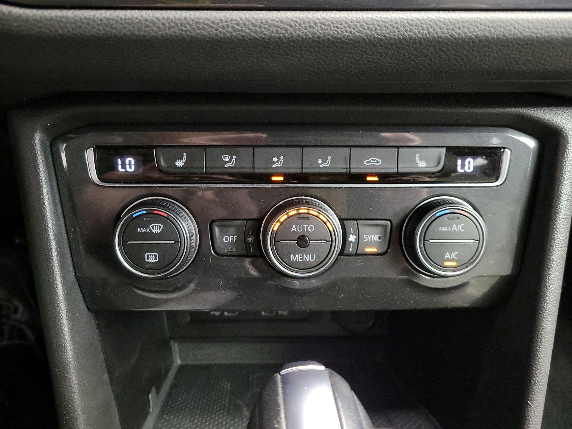 Thumbnail: 2021 Volkswagen Tiguan - 16