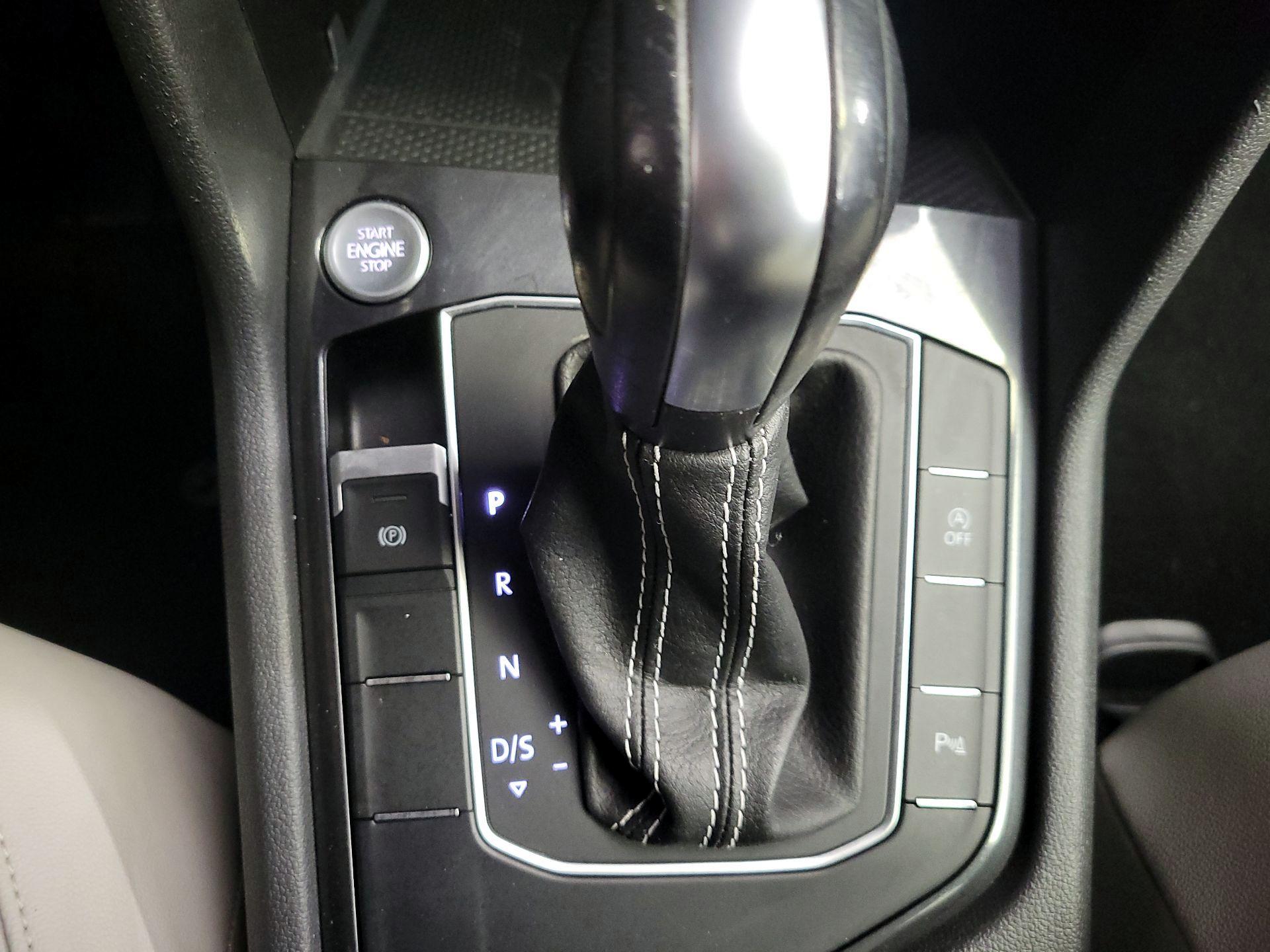 Thumbnail: 2021 Volkswagen Tiguan - 17