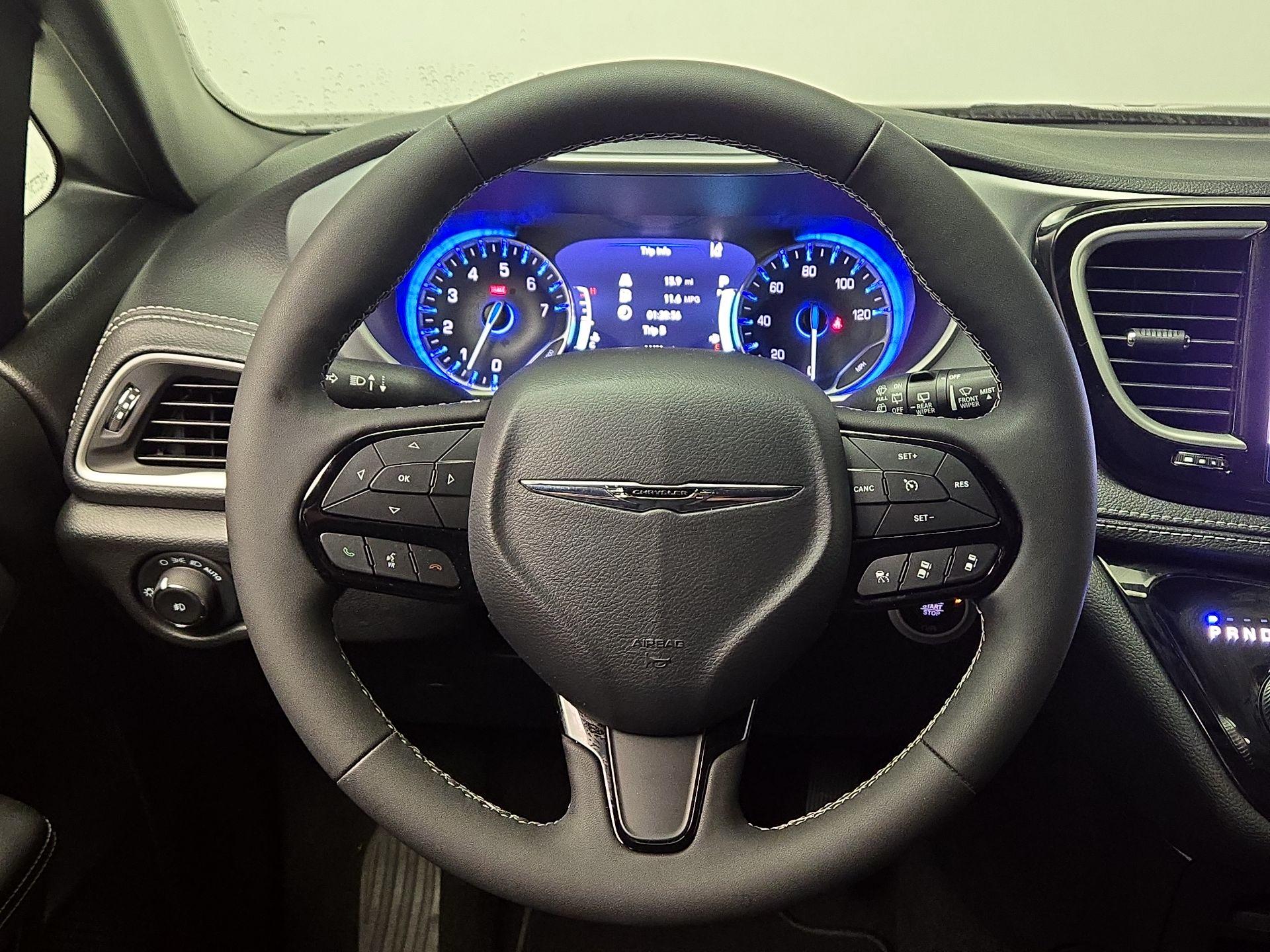 Thumbnail: 2024 Chrysler Pacifica - 10