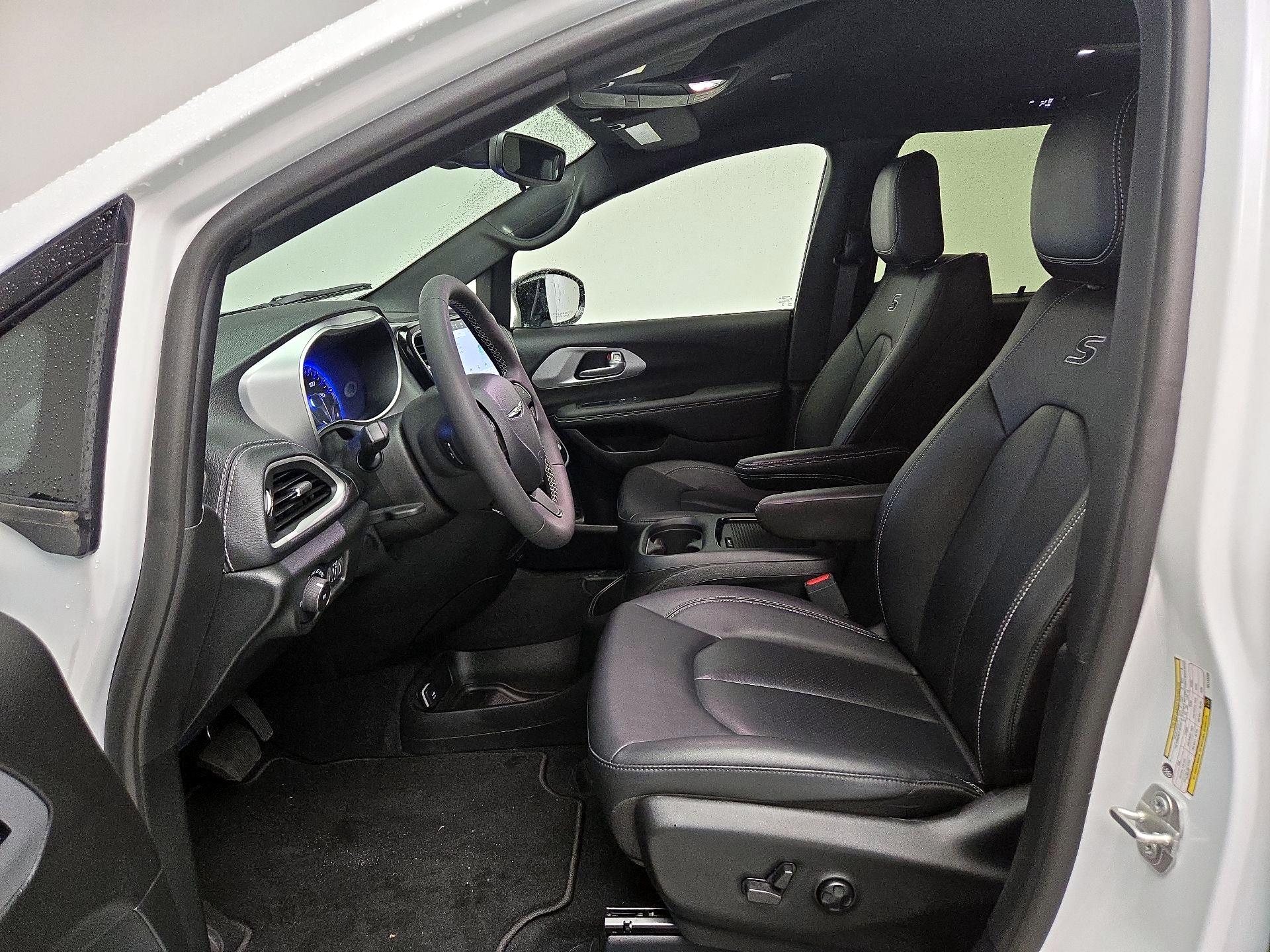 Thumbnail: 2024 Chrysler Pacifica - 11