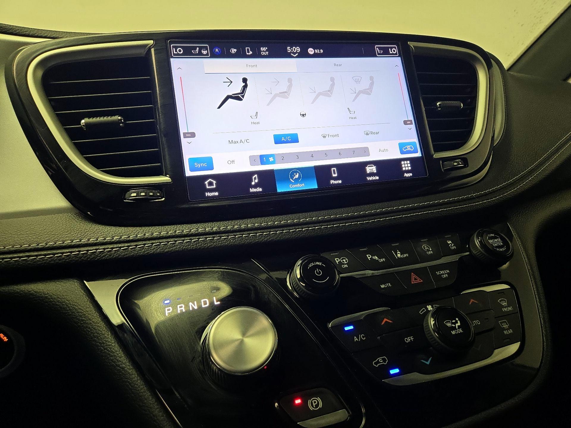 Thumbnail: 2024 Chrysler Pacifica - 16