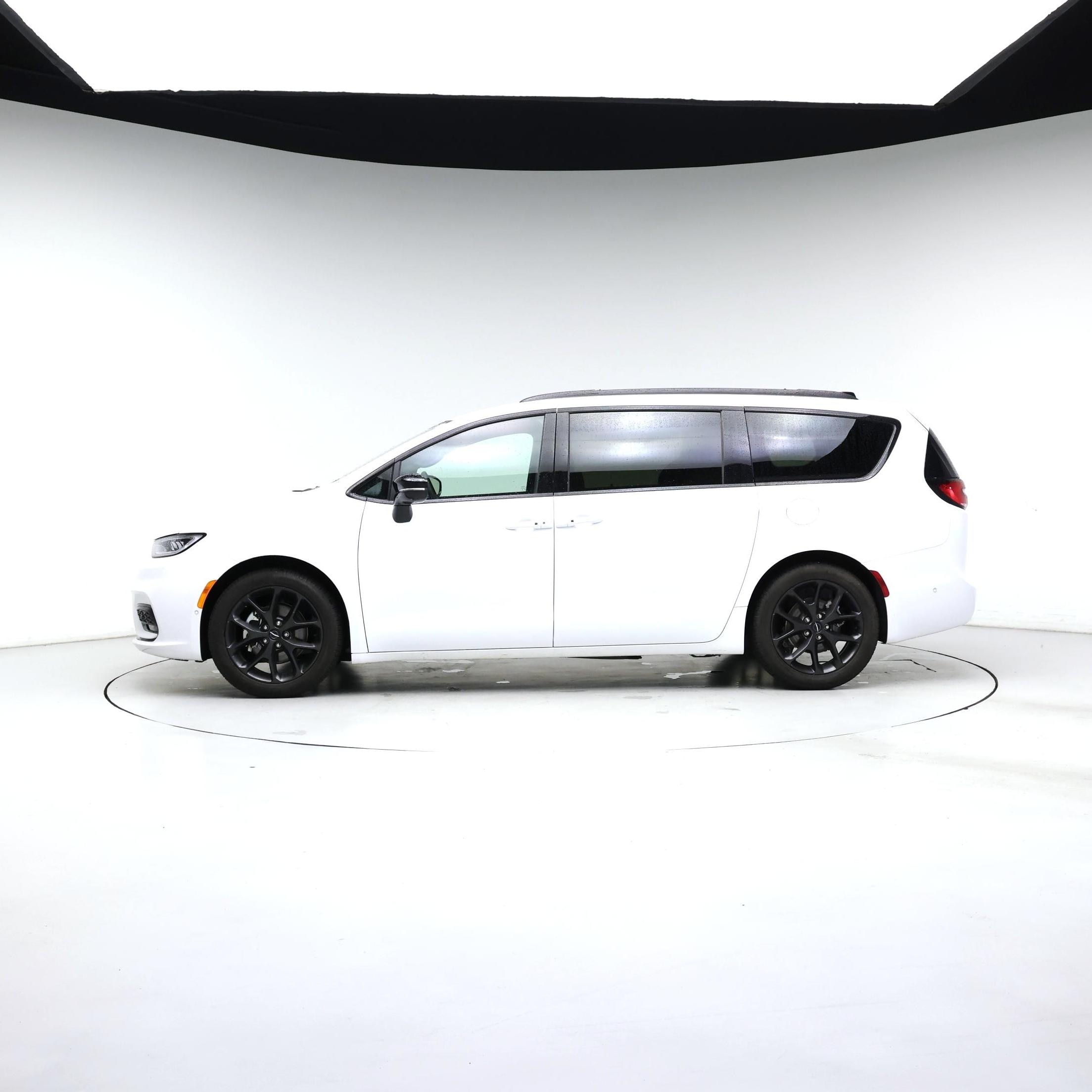 Thumbnail: 2024 Chrysler Pacifica - 3