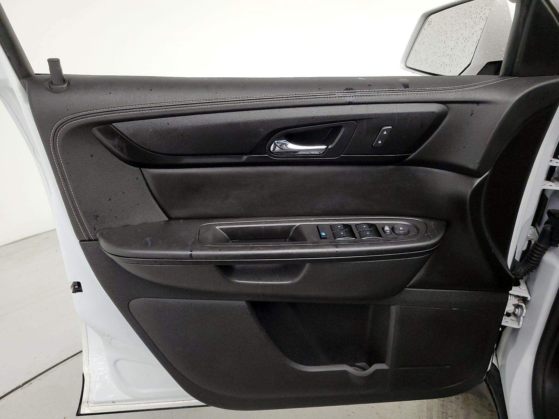 Thumbnail: 2017 Chevrolet Traverse - 12