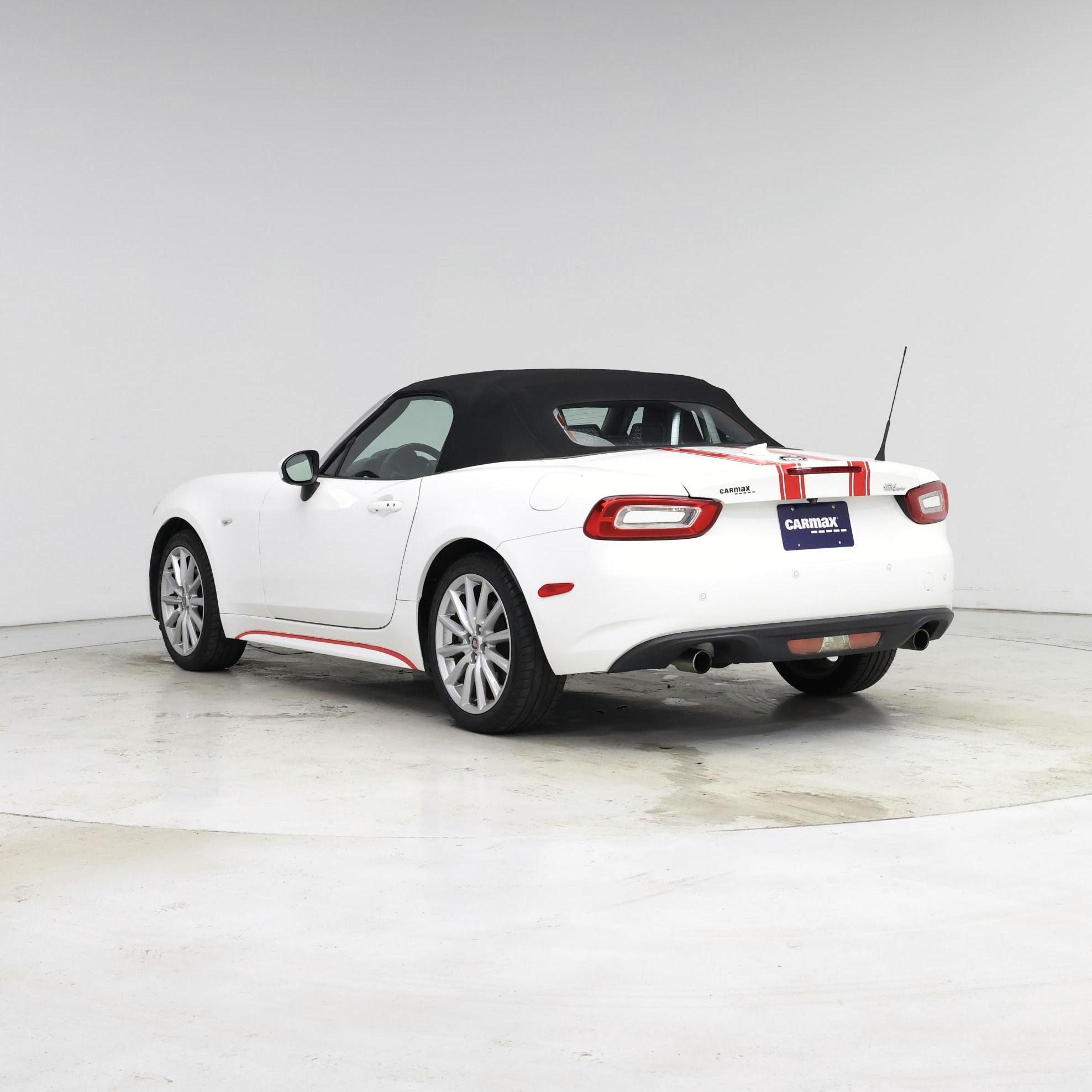 Thumbnail: 2017 Fiat 124 Spider - 2
