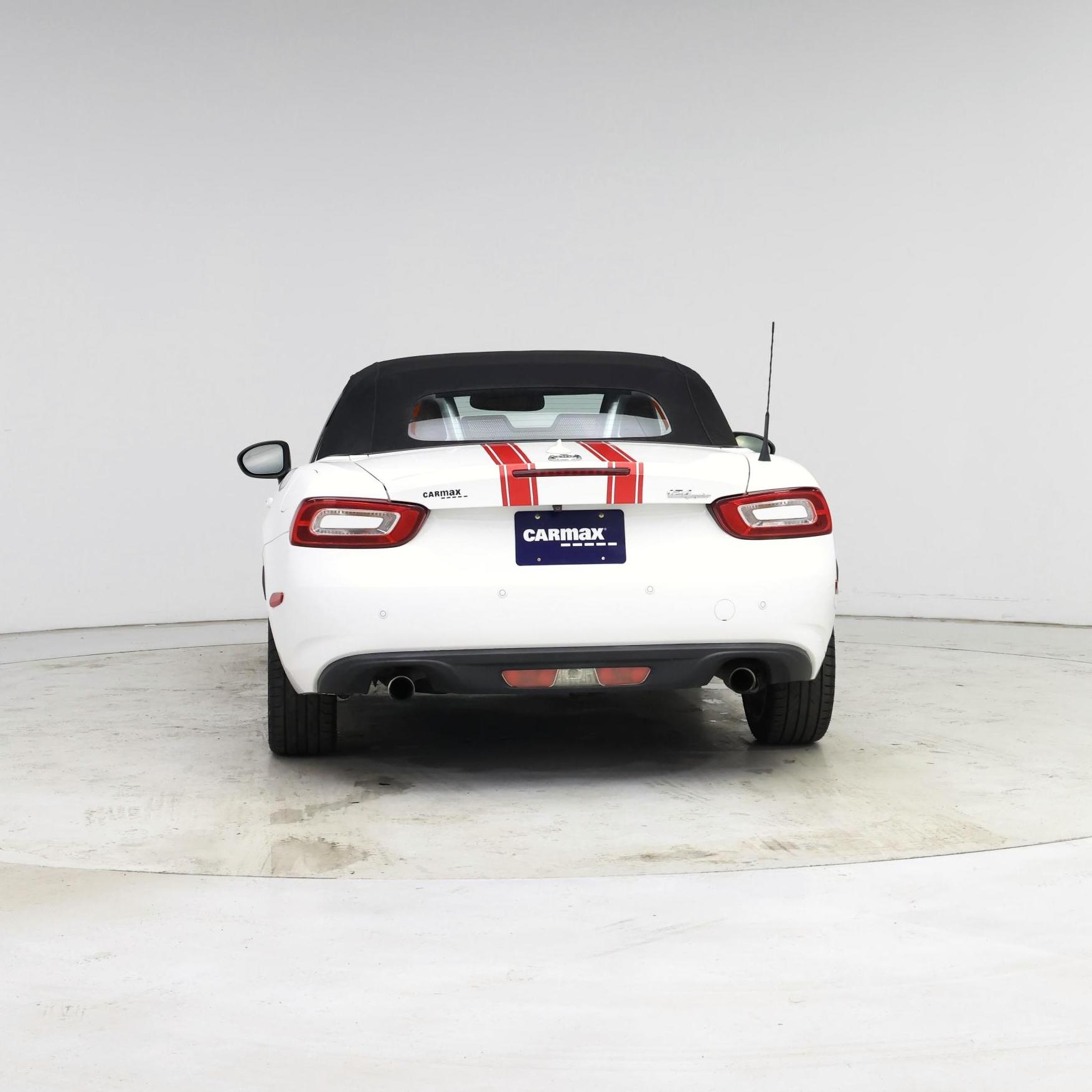 Thumbnail: 2017 Fiat 124 Spider - 6