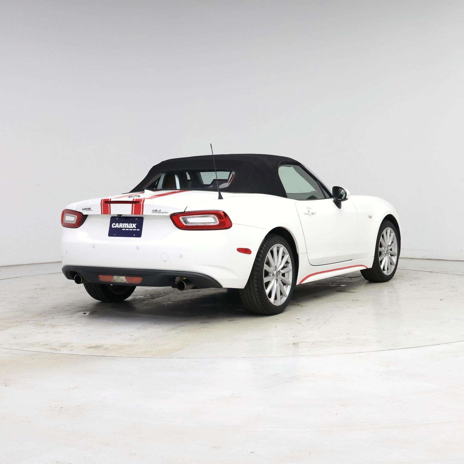 Thumbnail: 2017 Fiat 124 Spider - 8
