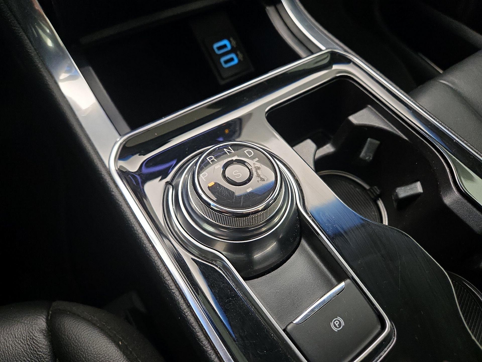 Thumbnail: 2019 Ford Edge - 18