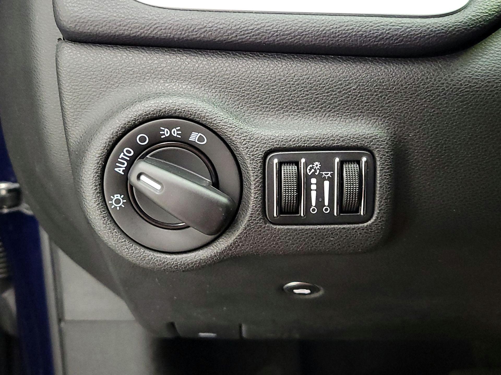 Thumbnail: 2015 Dodge Dart - 13