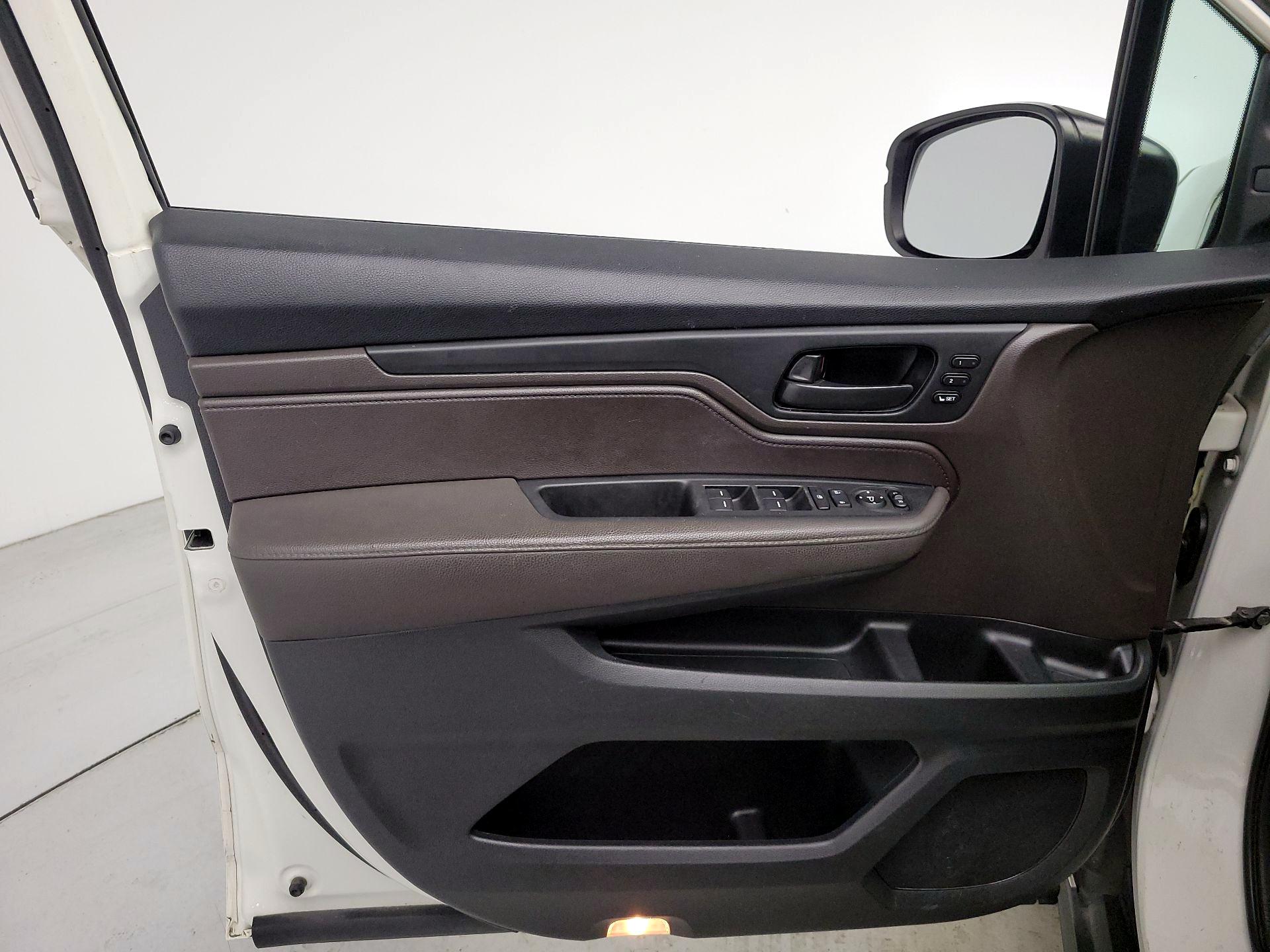 Thumbnail: 2018 Honda Odyssey - 12