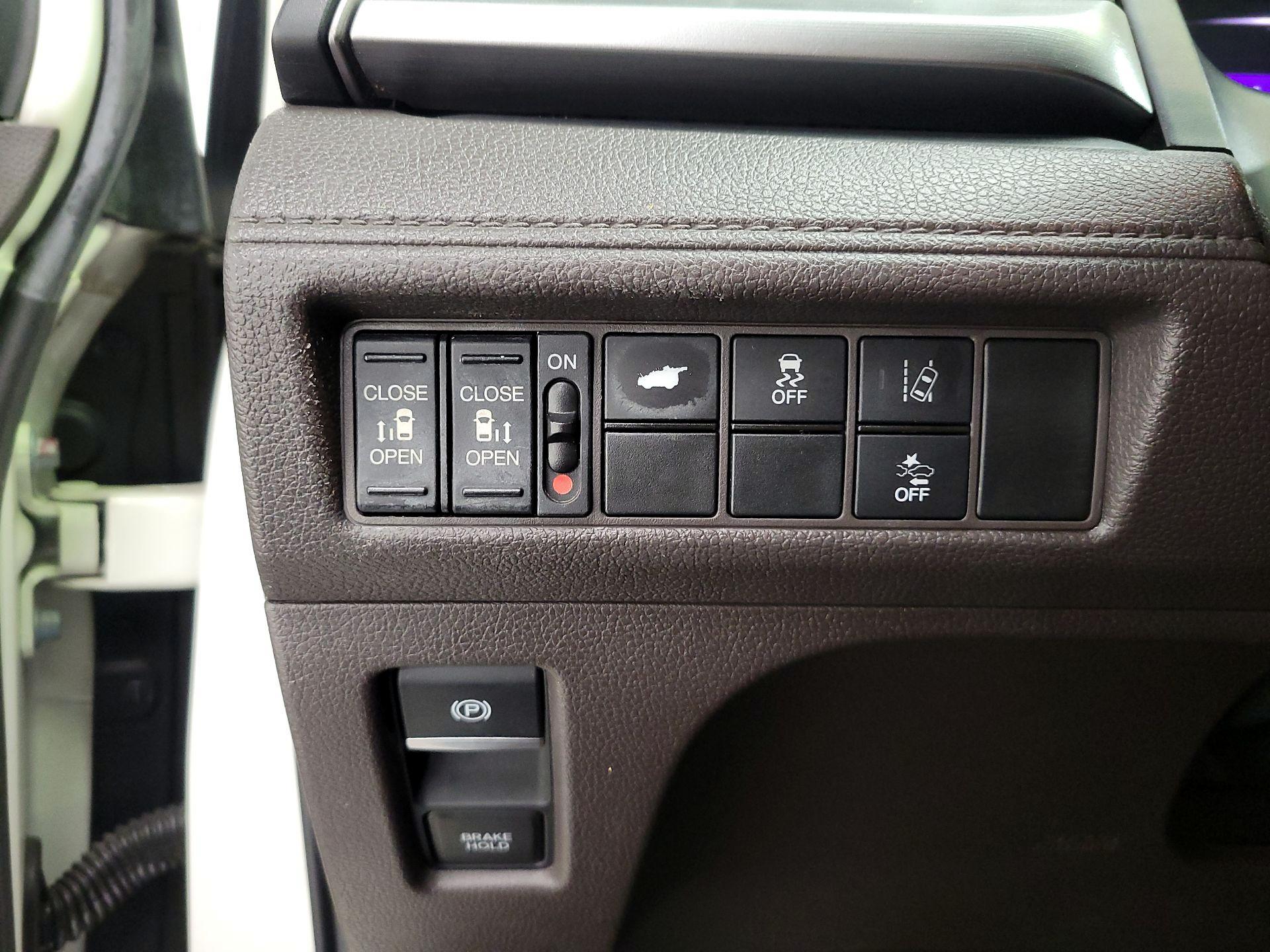 Thumbnail: 2018 Honda Odyssey - 13