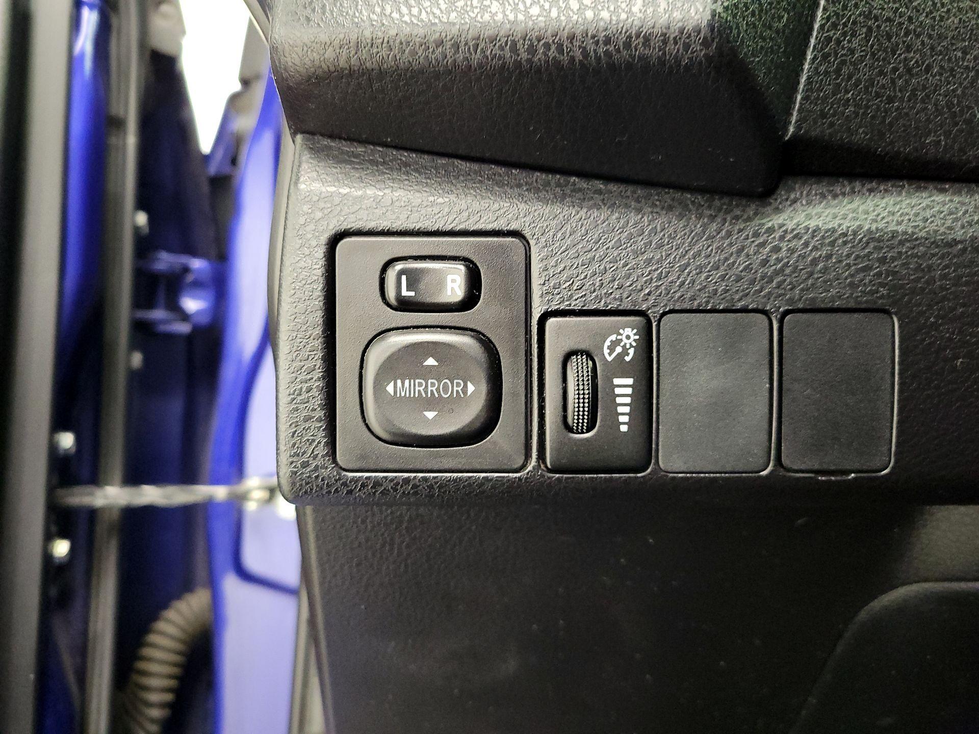 Thumbnail: 2015 Toyota Corolla - 13