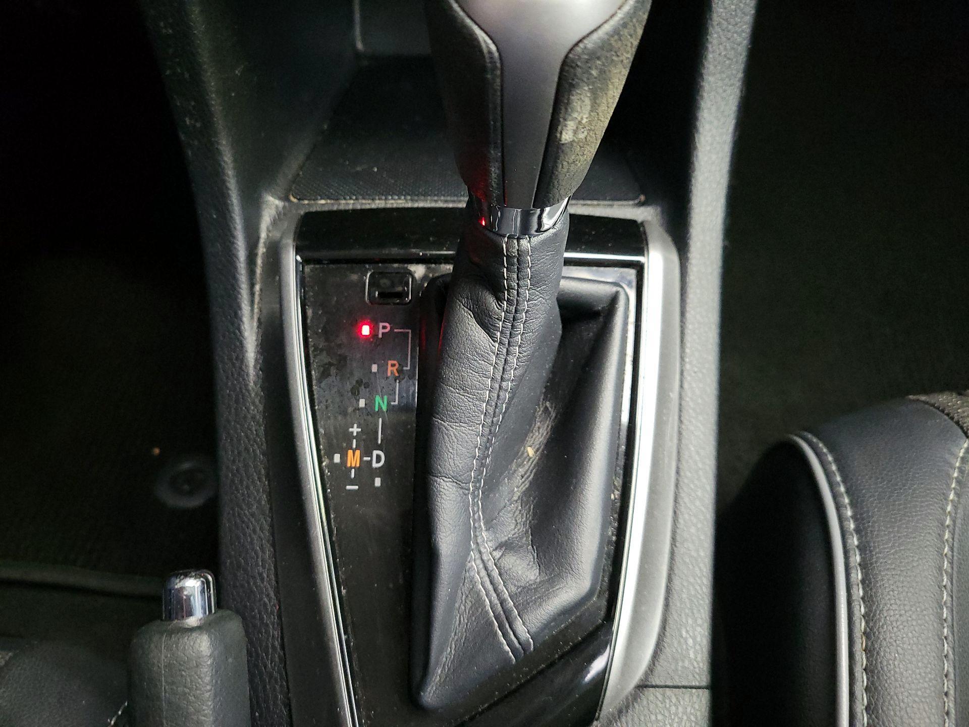 Thumbnail: 2015 Toyota Corolla - 17