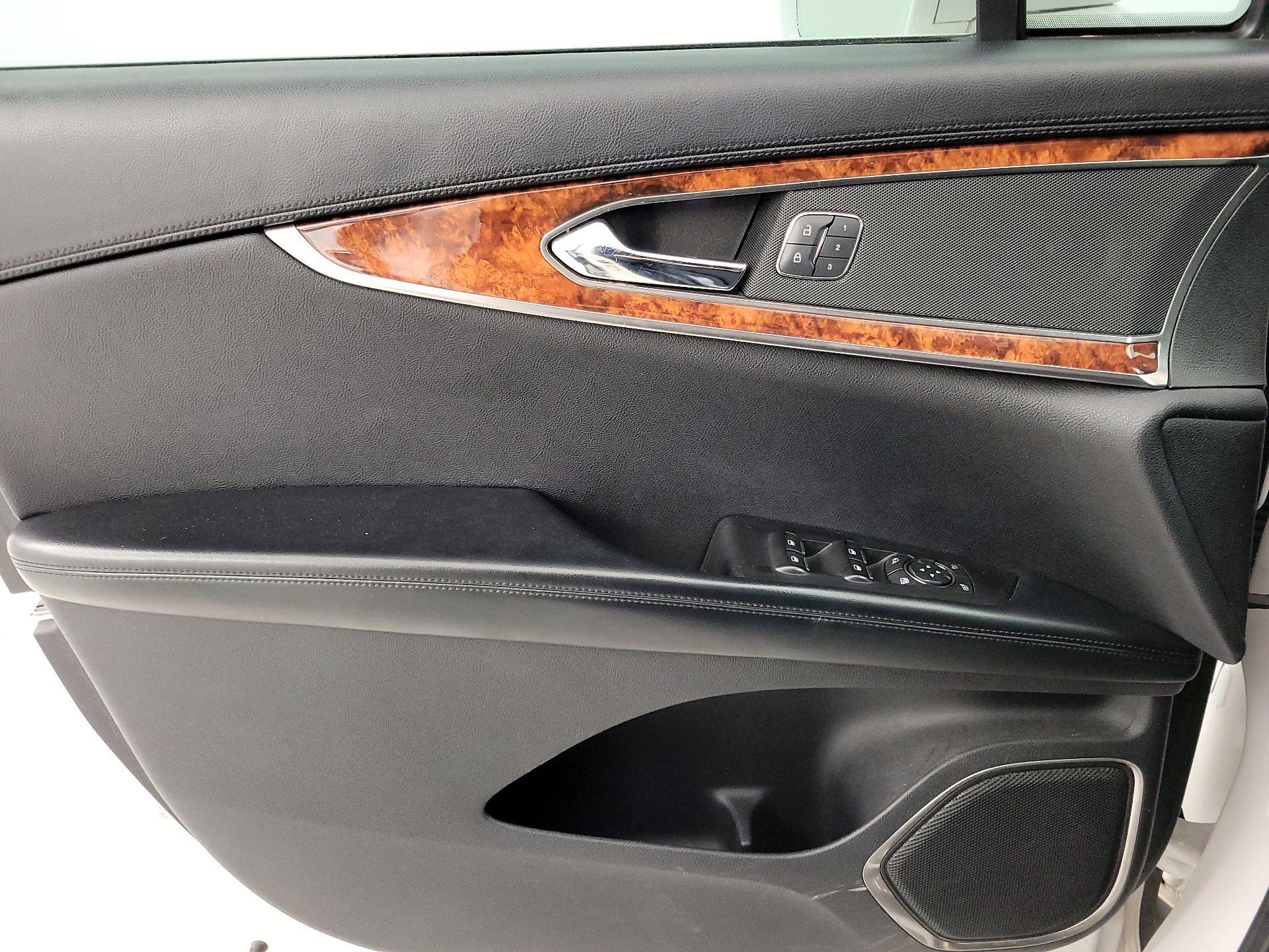 Thumbnail: 2019 Lincoln Nautilus - 12