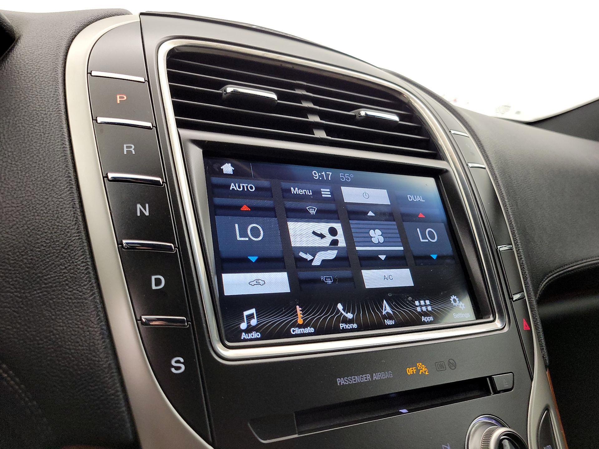 Thumbnail: 2019 Lincoln Nautilus - 16