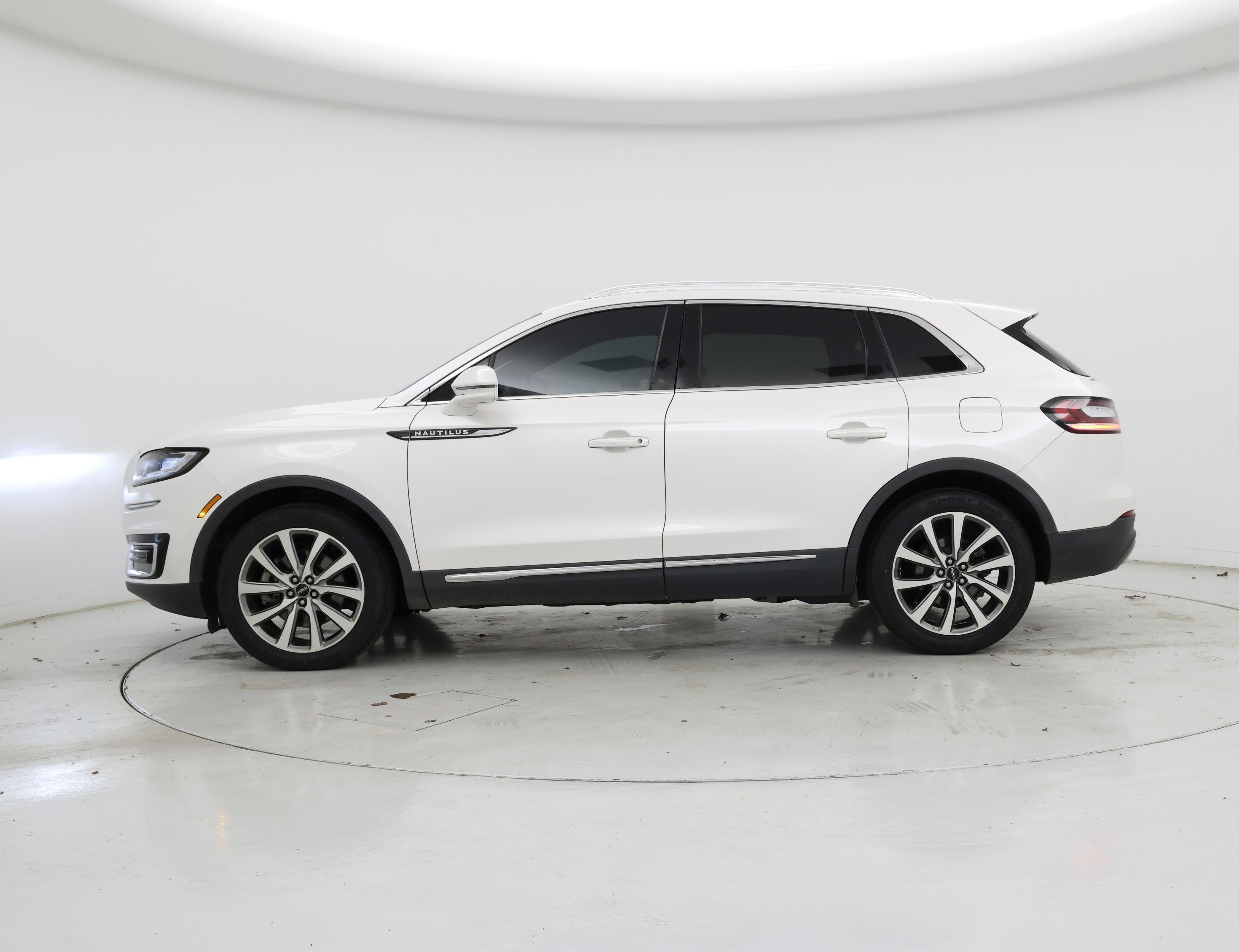 Thumbnail: 2019 Lincoln Nautilus - 3