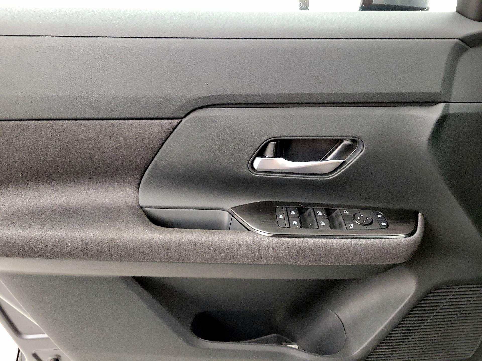 Thumbnail: 2025 Nissan Kicks - 12