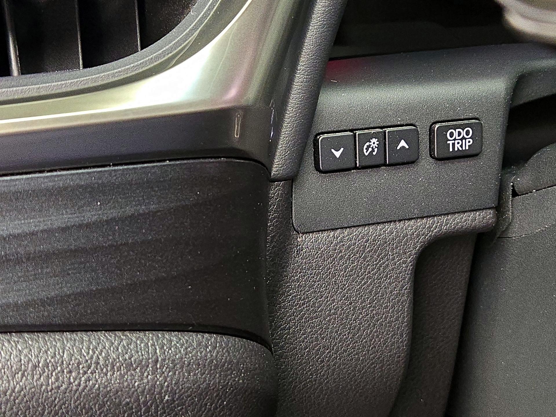 Thumbnail: 2020 Lexus ES - 13