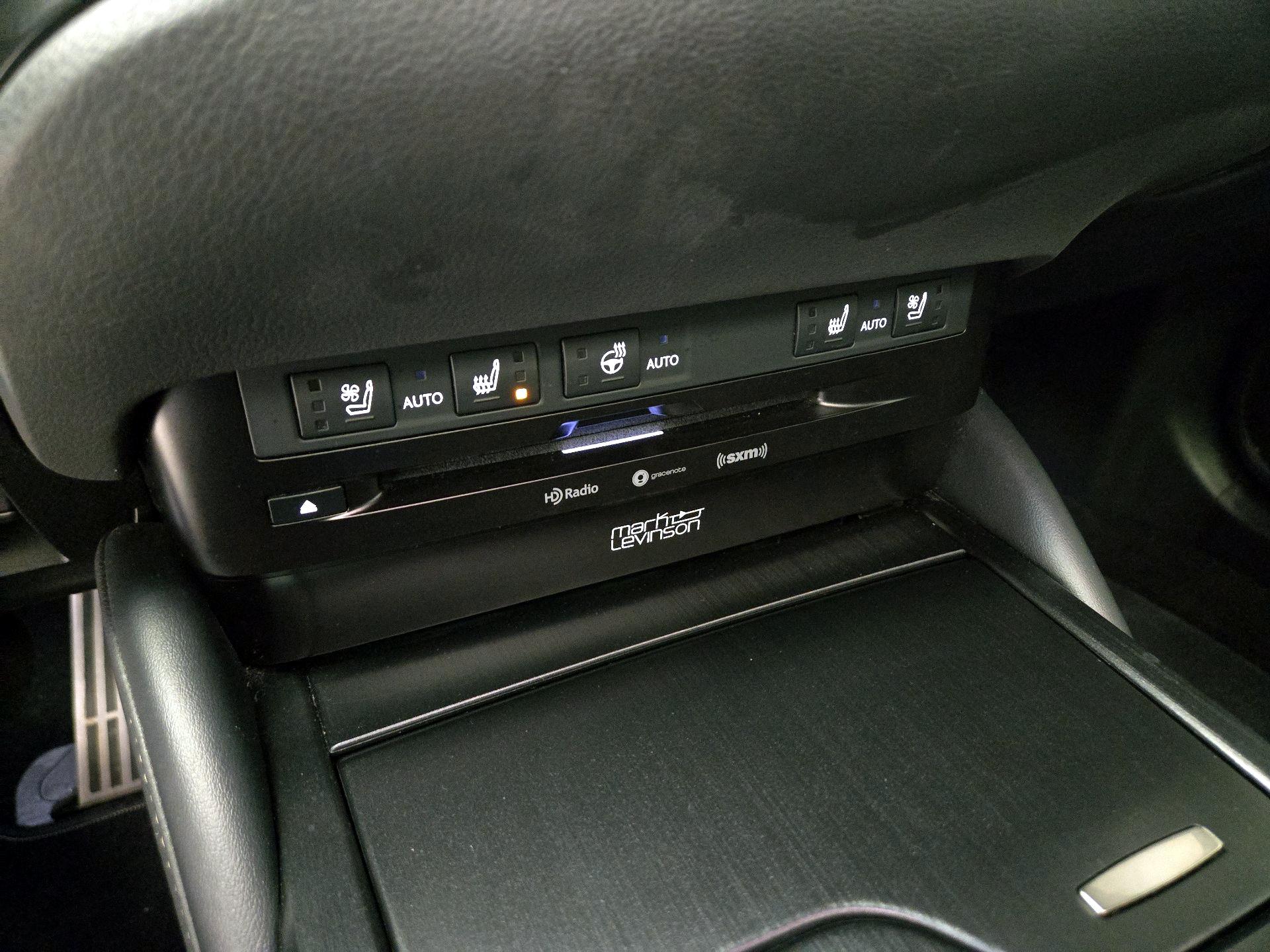 Thumbnail: 2020 Lexus ES - 16