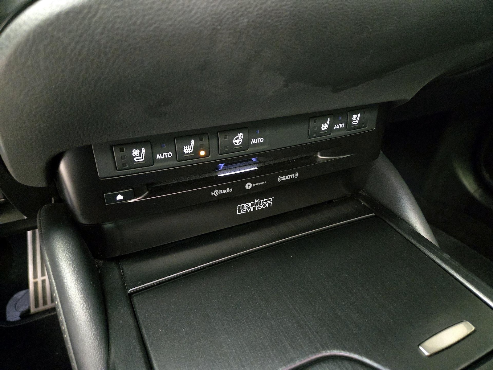 2020 Lexus ES F SPORT - Photo 17