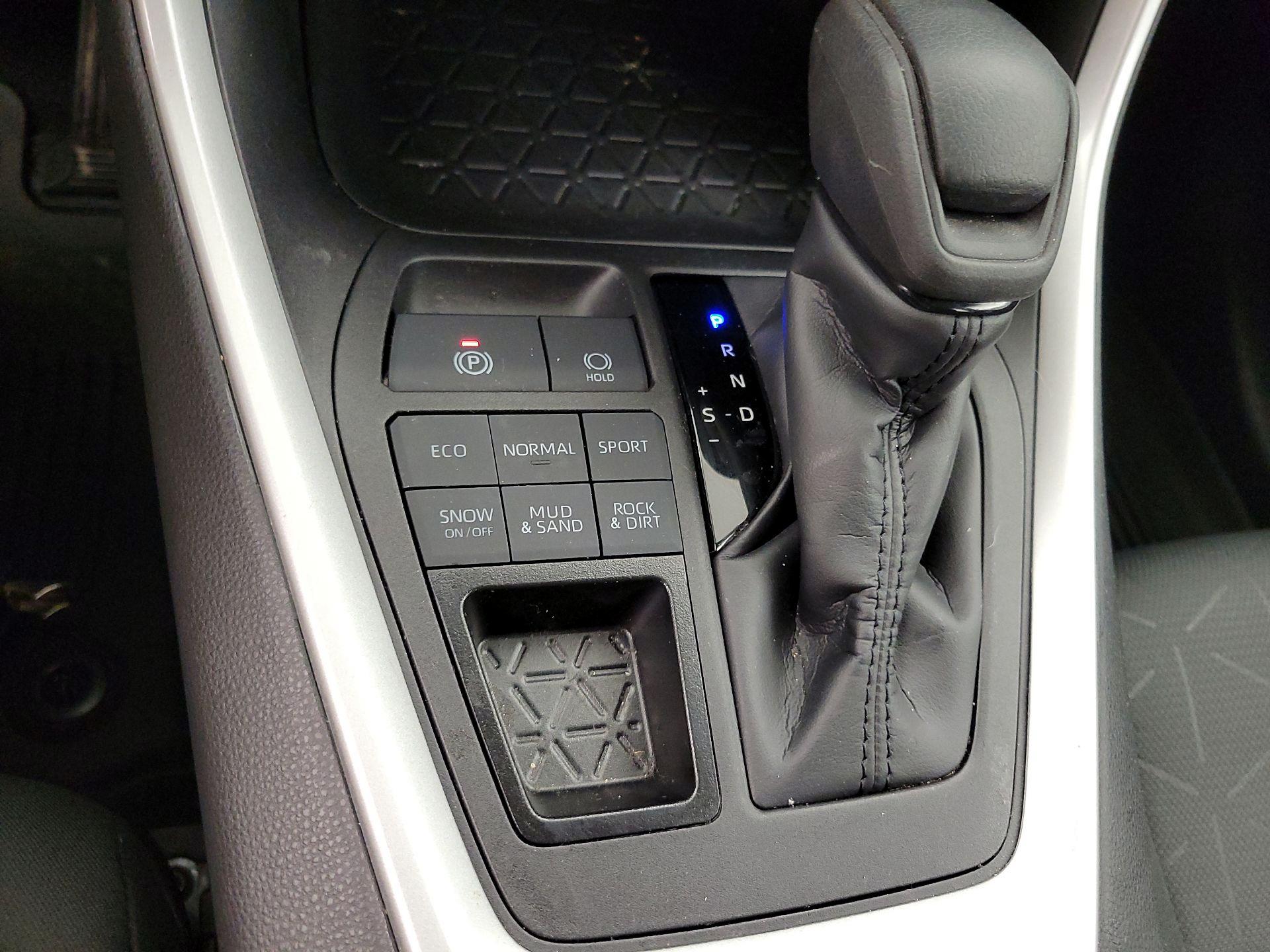 Thumbnail: 2024 Toyota RAV4 - 17