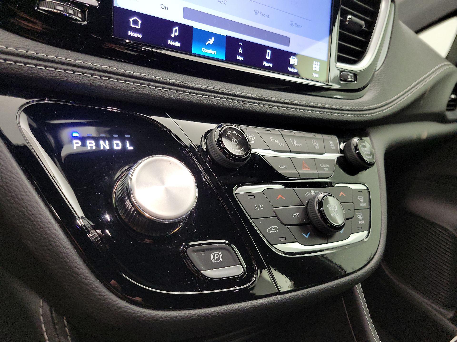 Thumbnail: 2025 Chrysler Pacifica - 17