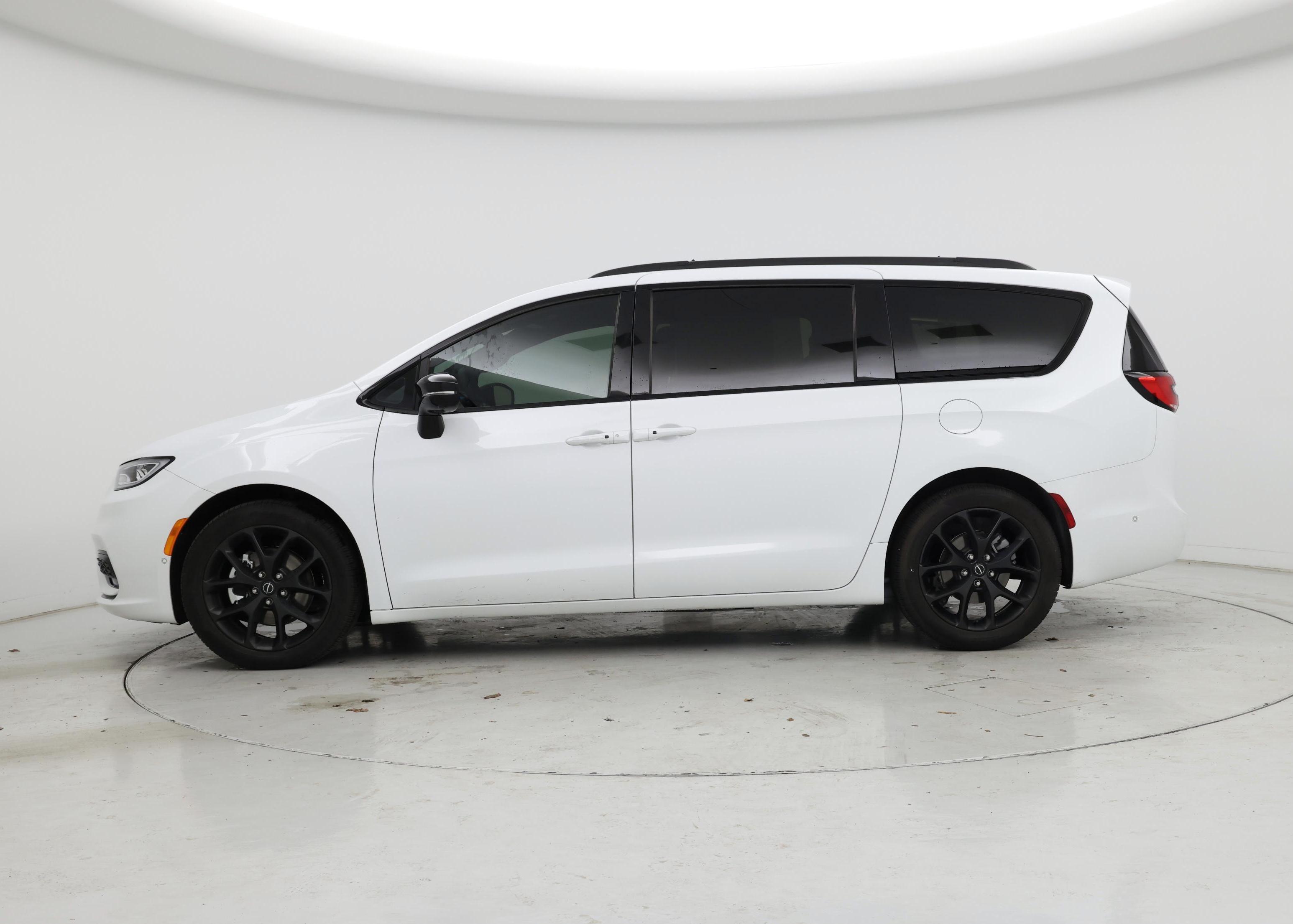 Thumbnail: 2025 Chrysler Pacifica - 3