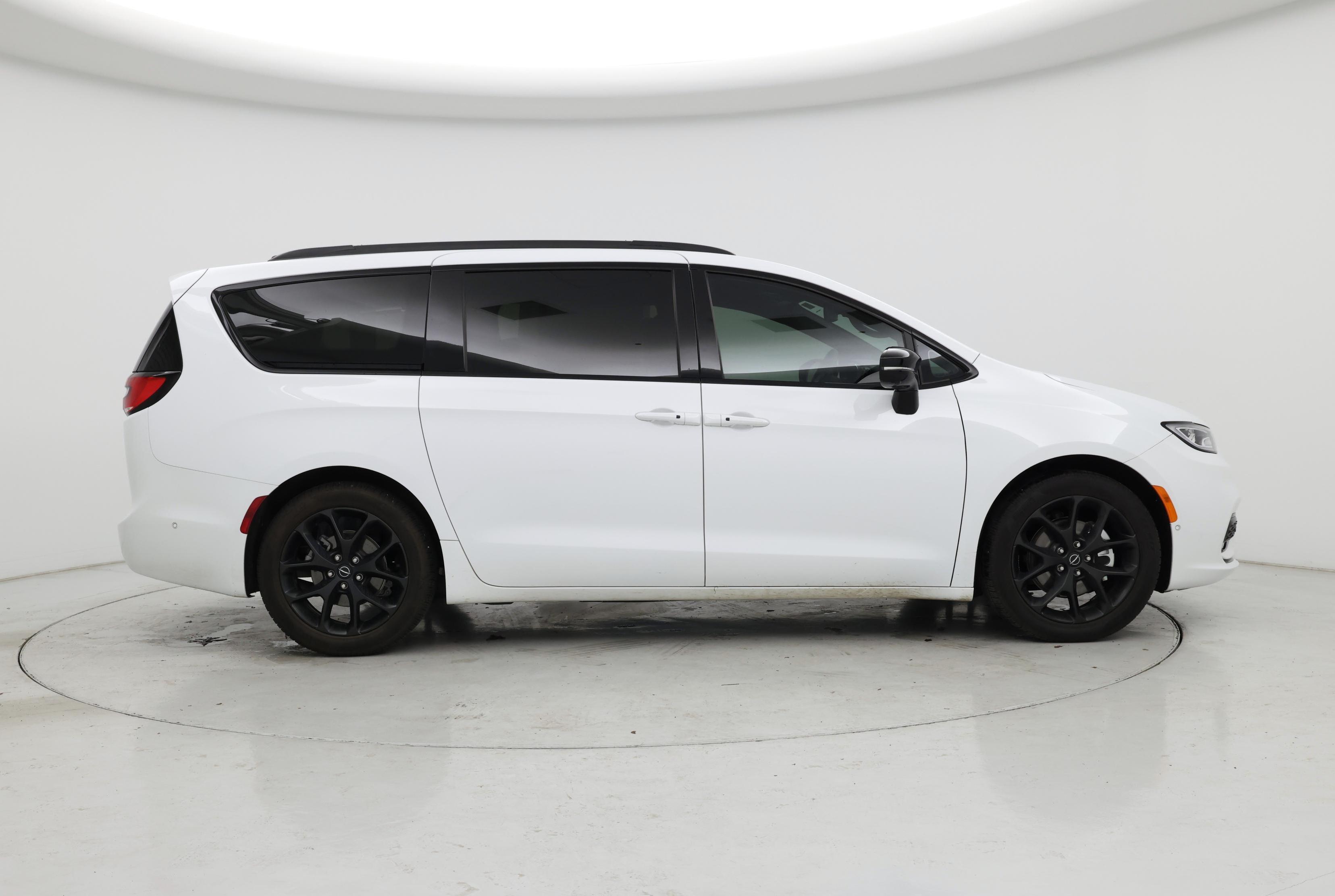 Thumbnail: 2025 Chrysler Pacifica - 7