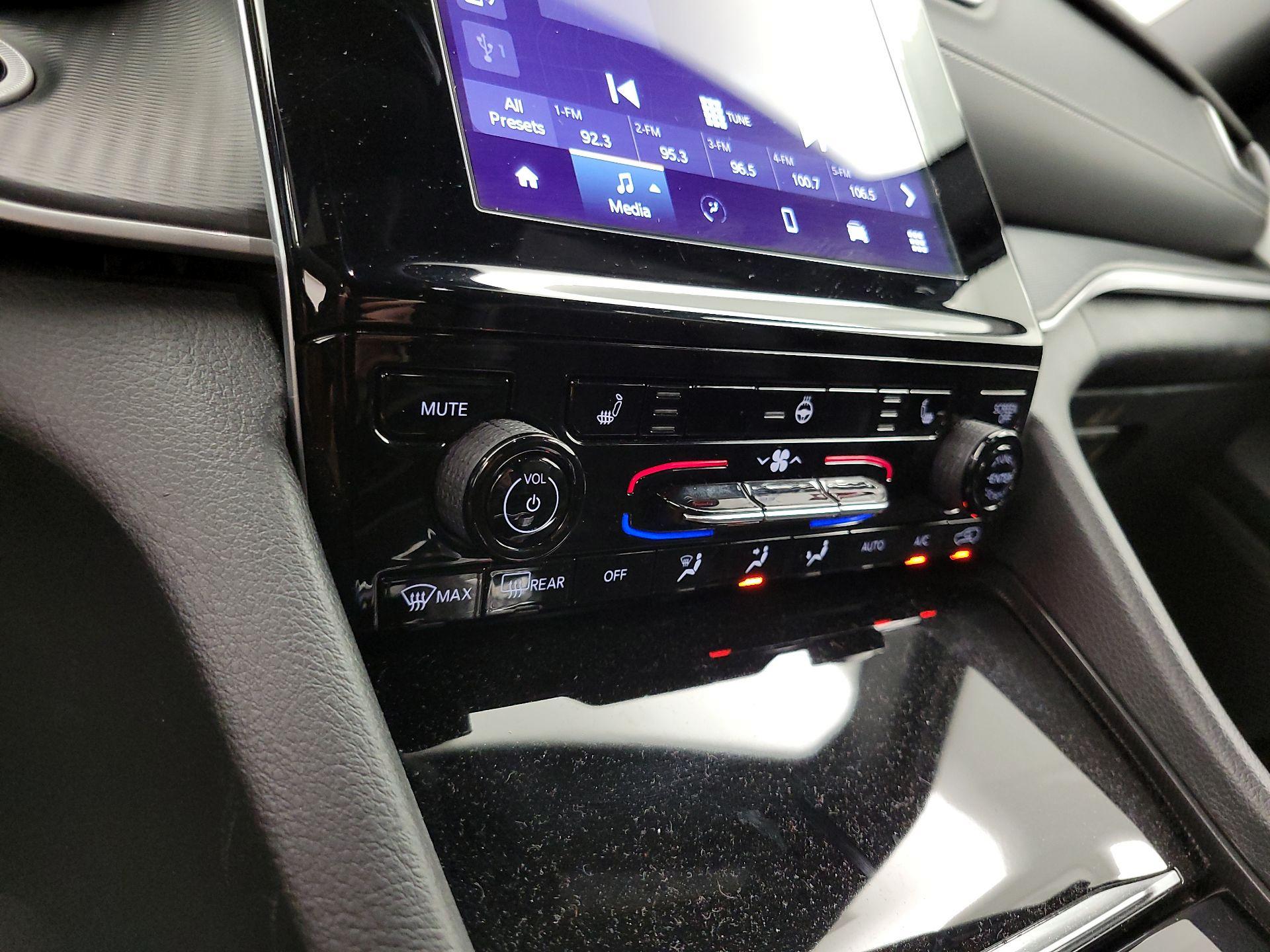 Thumbnail: 2024 Jeep Grand Cherokee L - 16