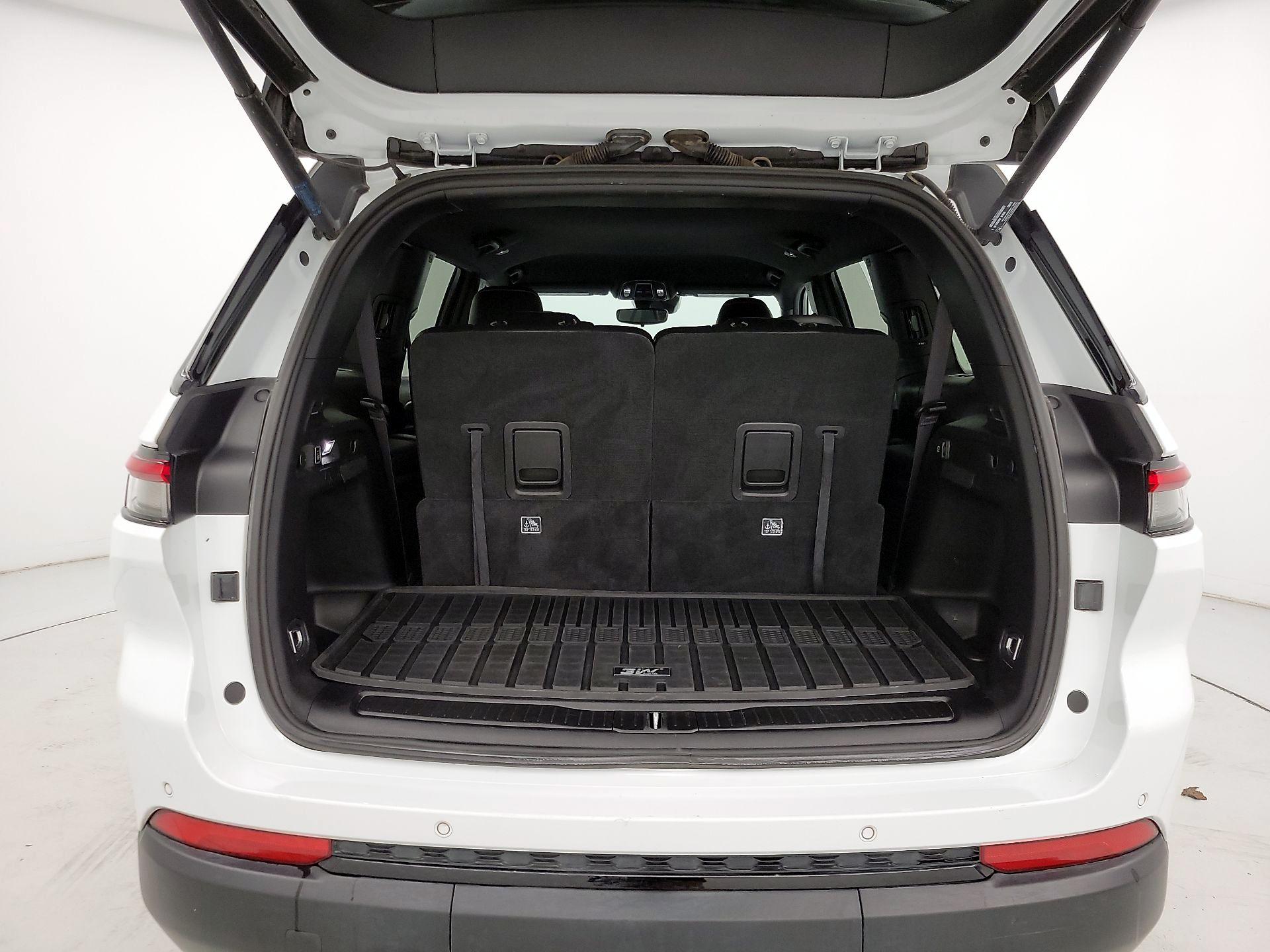 Thumbnail: 2024 Jeep Grand Cherokee L - 20