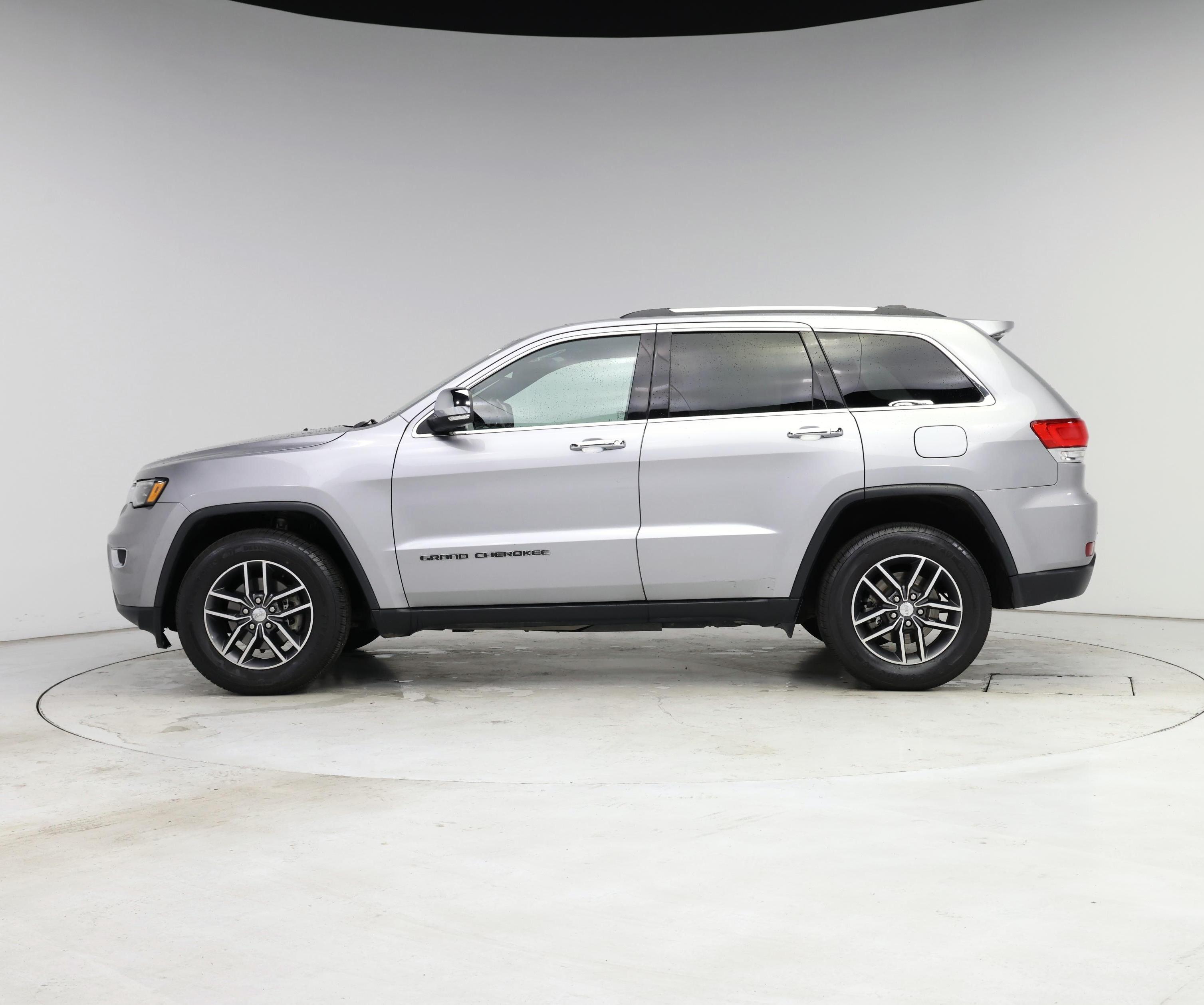 Thumbnail: 2017 Jeep Grand Cherokee - 3