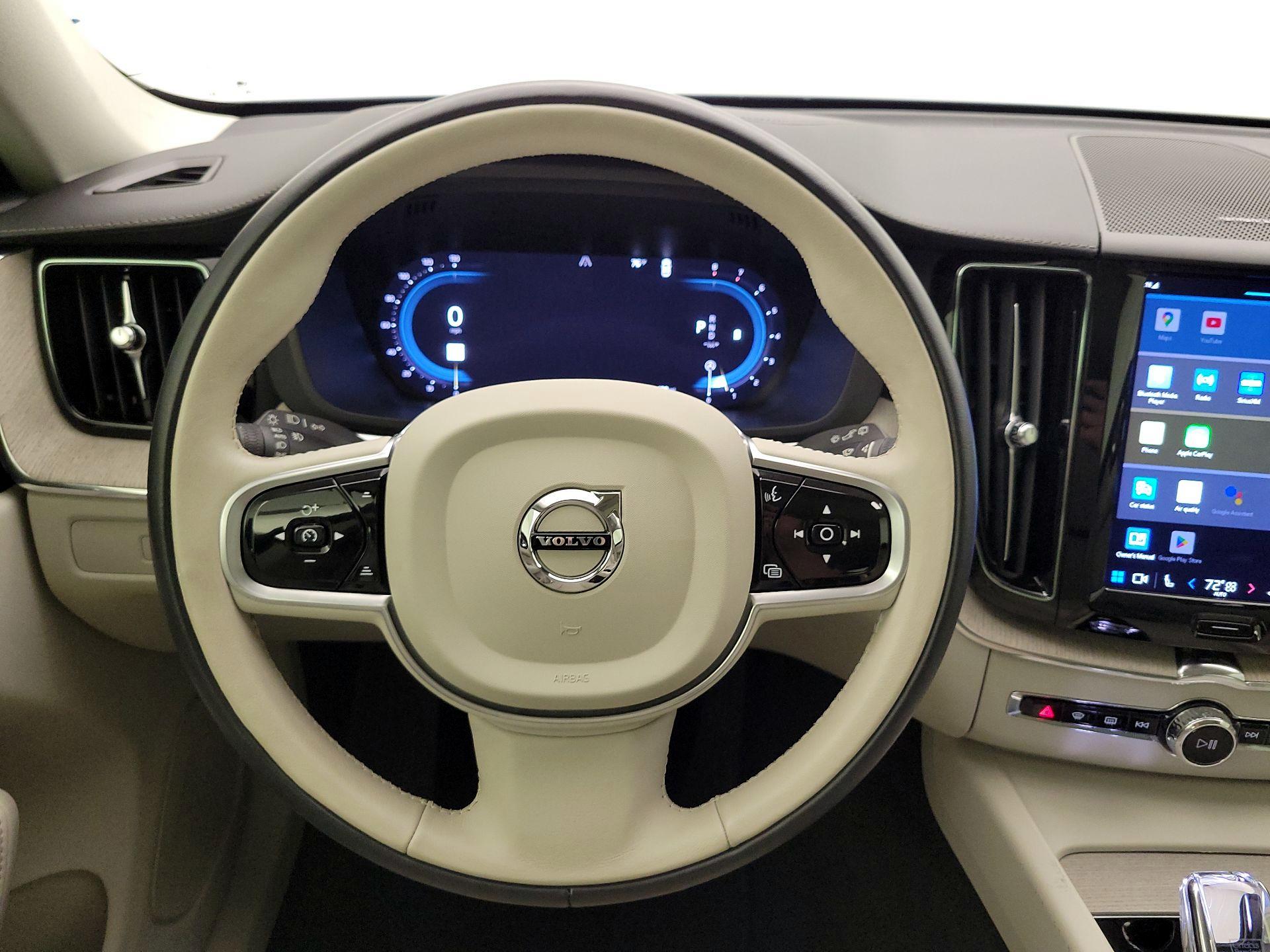 Thumbnail: 2023 Volvo XC60 - 10