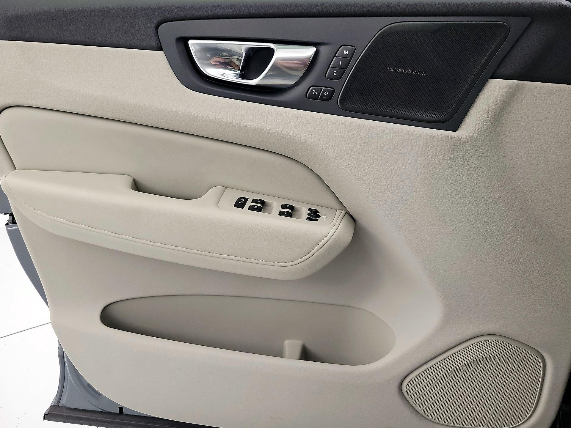 Thumbnail: 2023 Volvo XC60 - 12