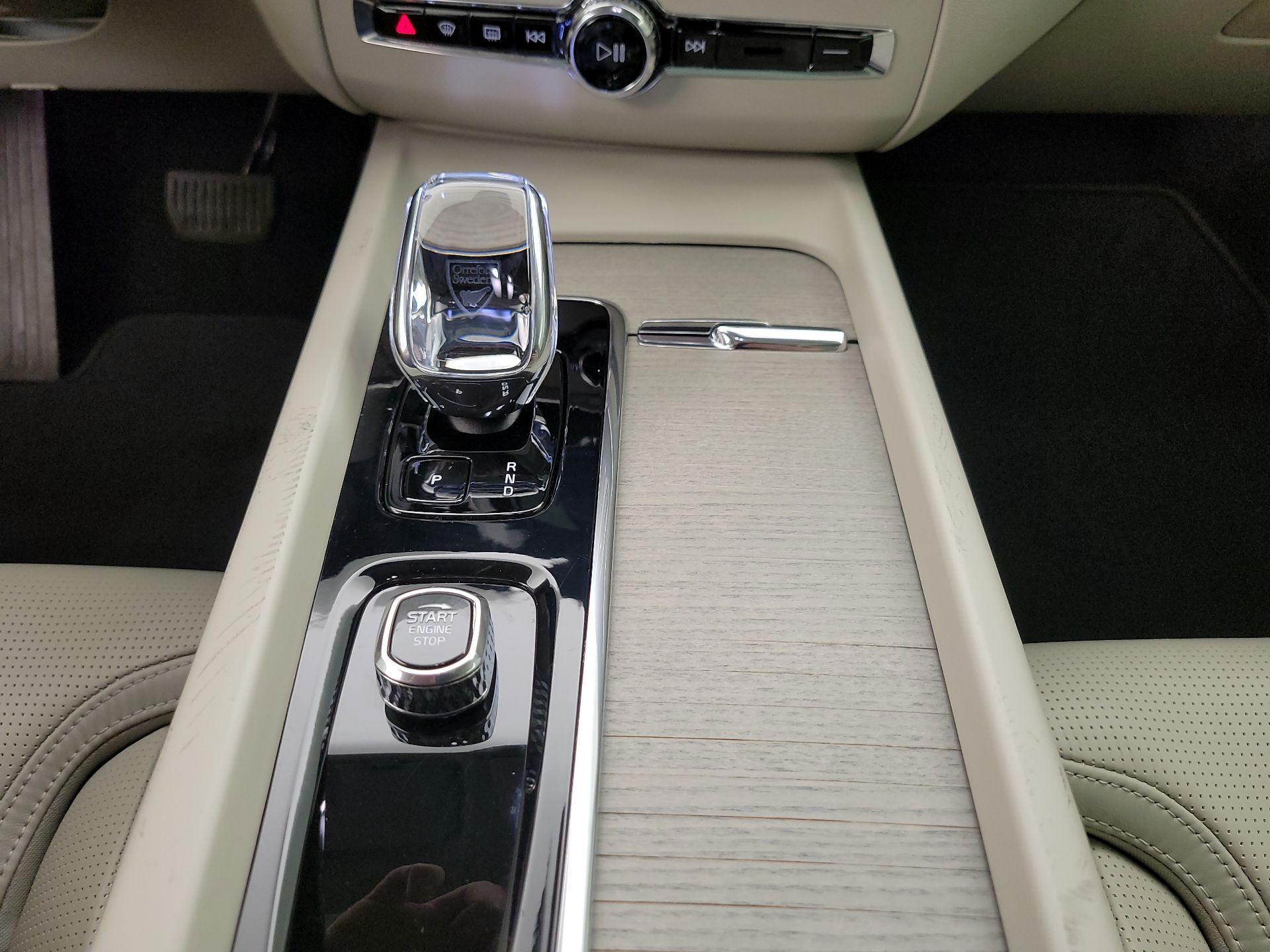 Thumbnail: 2023 Volvo XC60 - 17